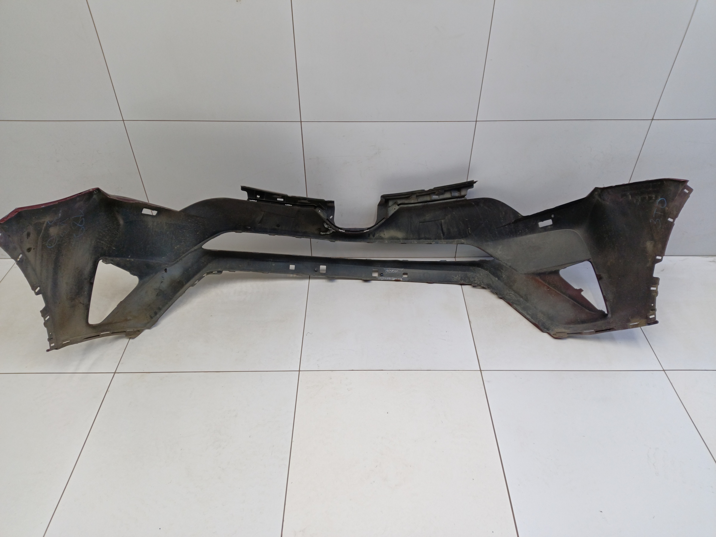 Бампер передний Toyota RAV4 CA40 Restail