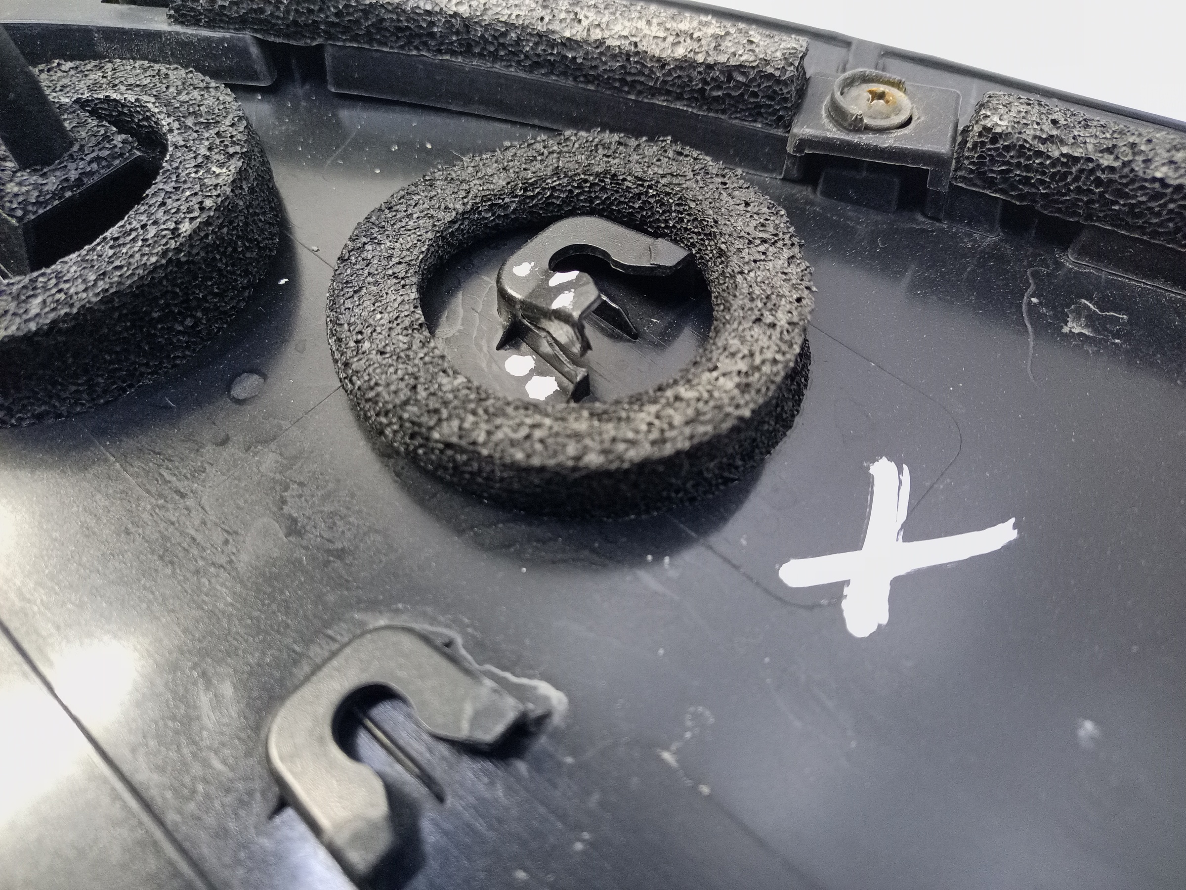 Накладка крышки багажника Kia K5 3