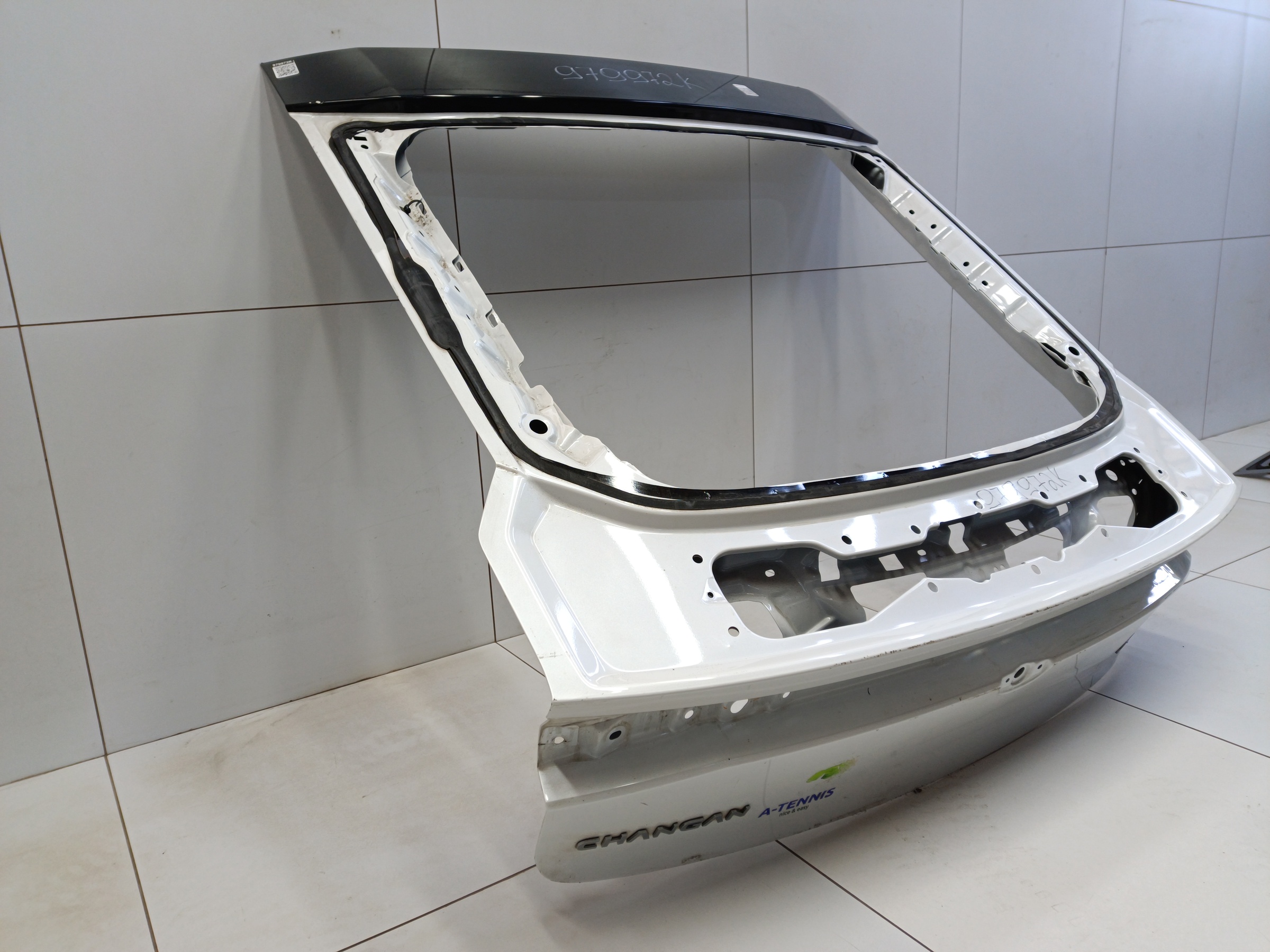 Крышка багажника Changan UNI-V