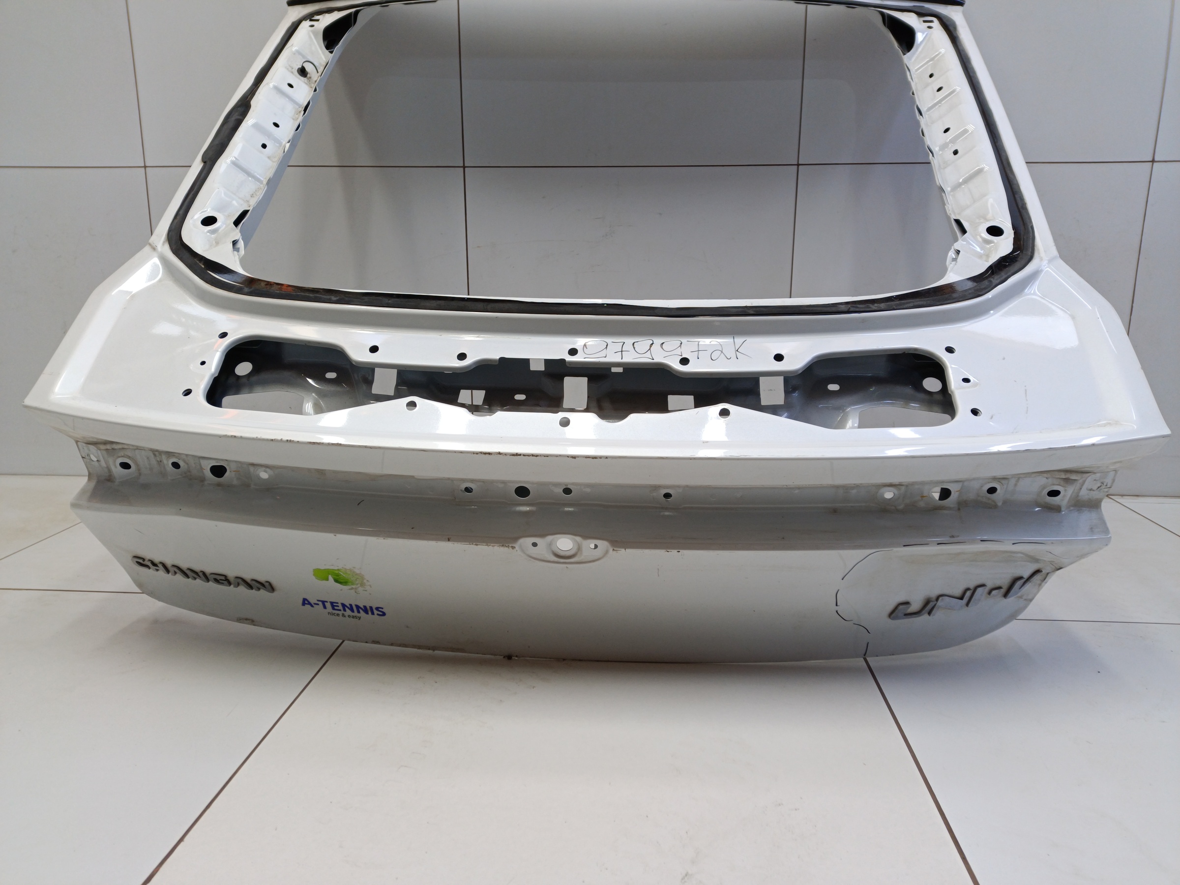 Крышка багажника Changan UNI-V