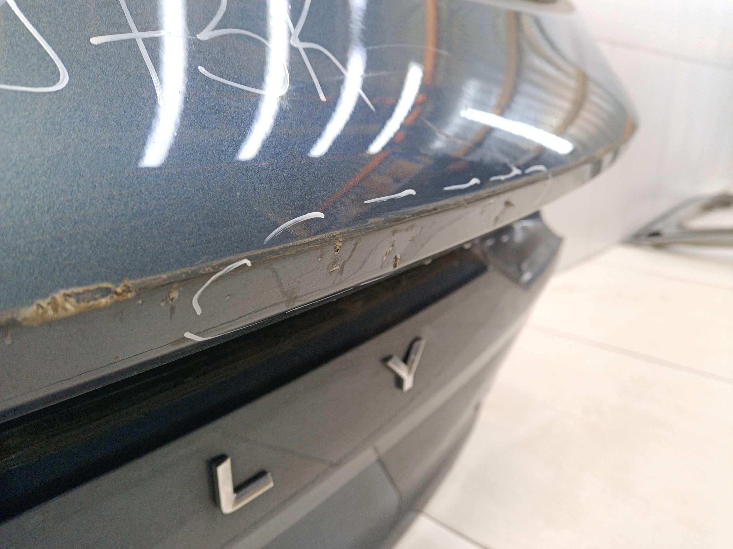 Крышка багажника Geely Monjaro