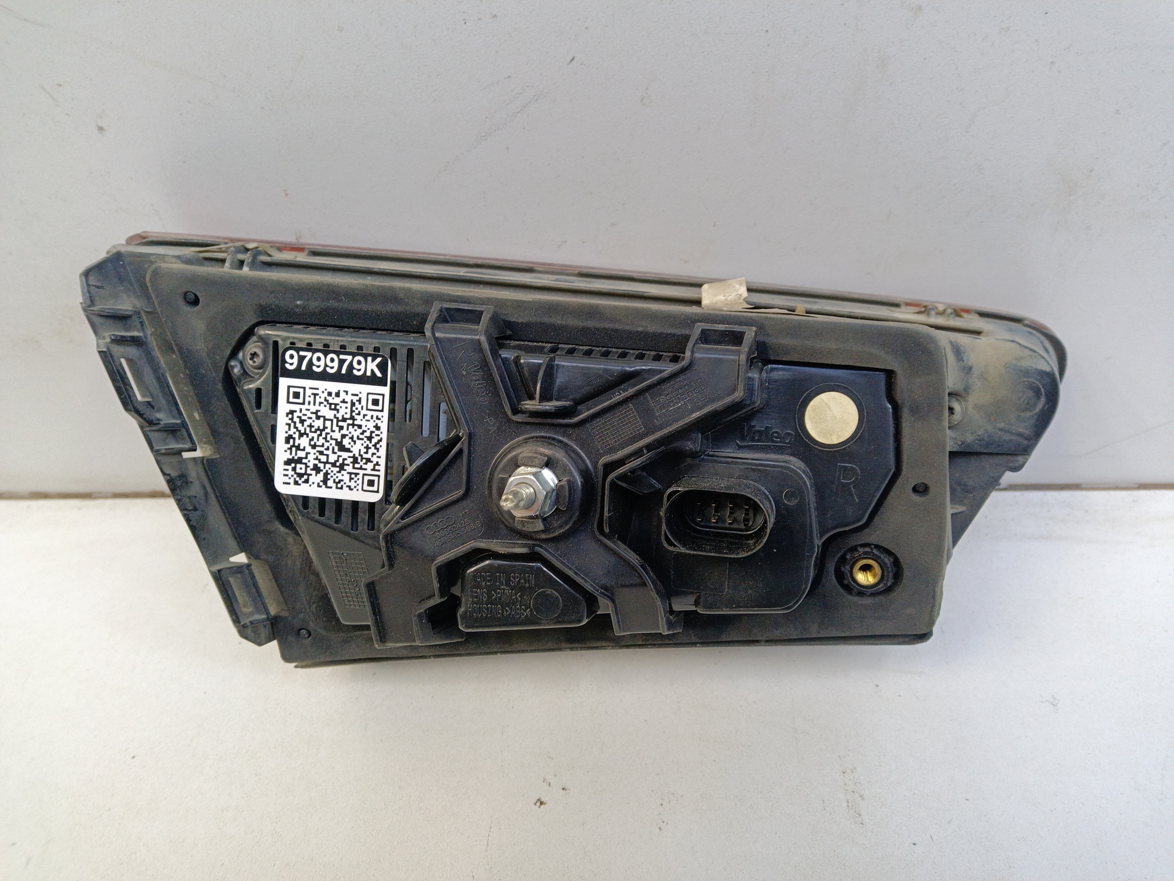 Фонарь задний правый внутренний Audi A6 C7 Sedan Restail