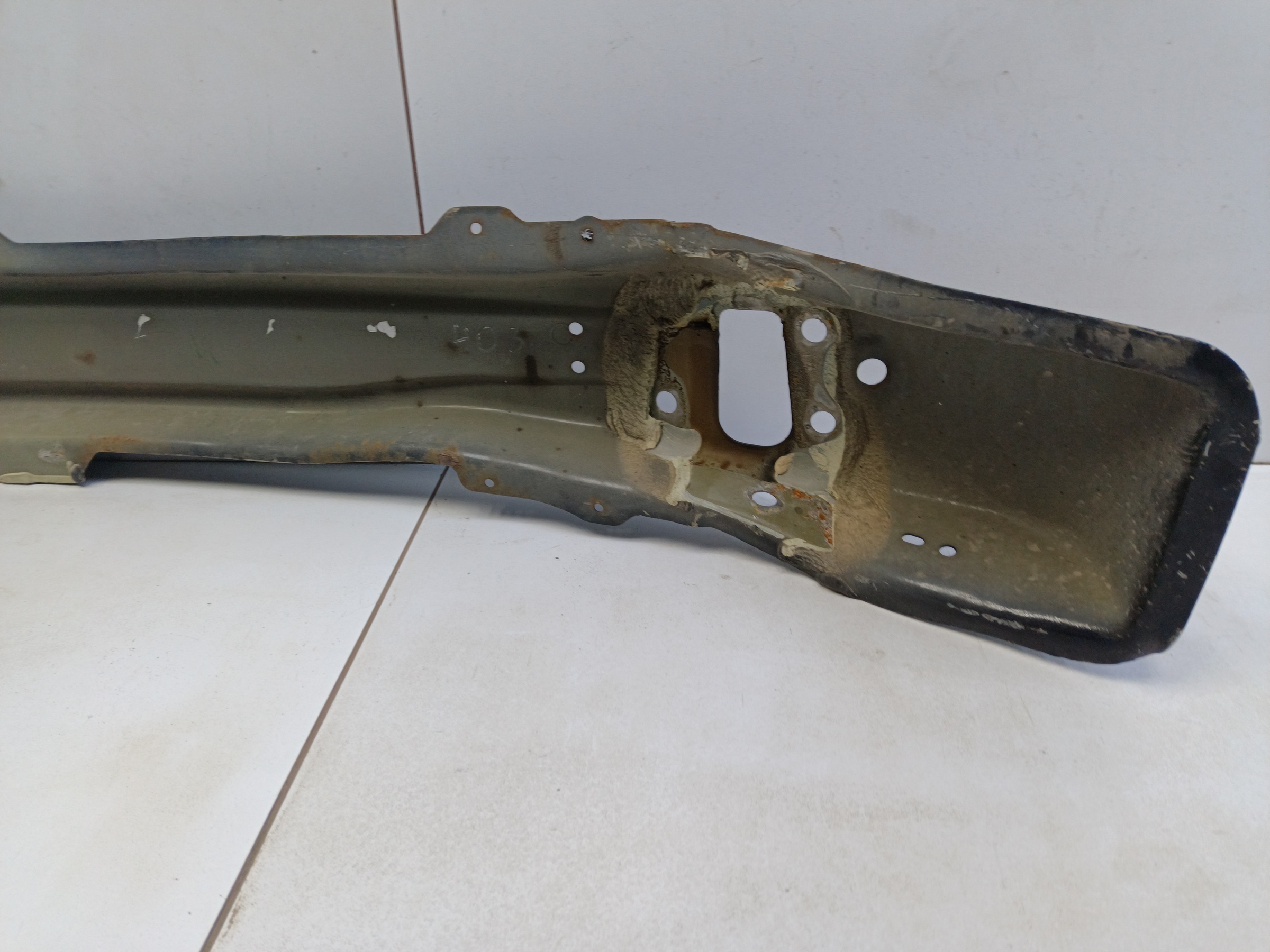 Усилитель переднего бампера Renault Logan 2