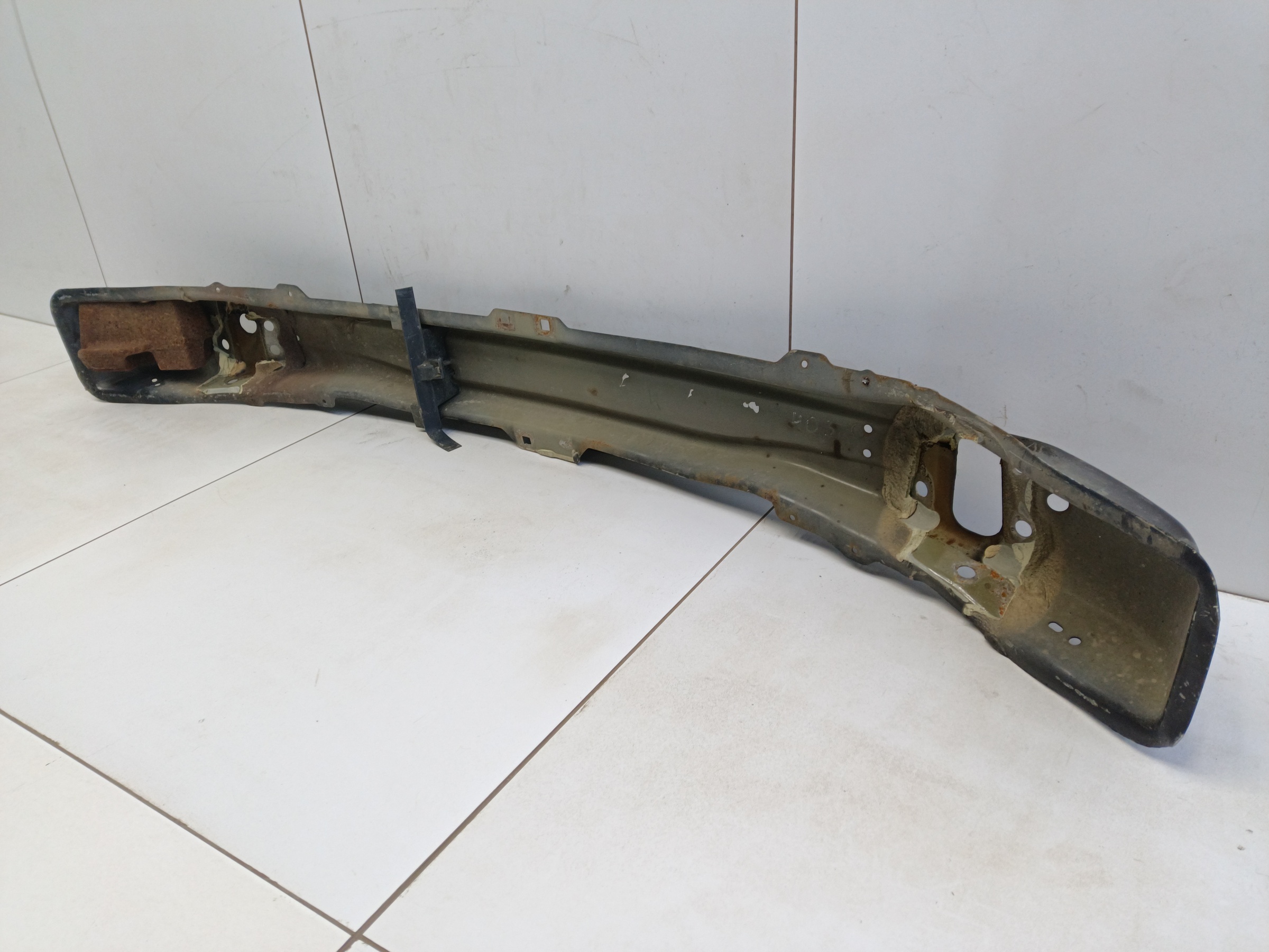 Усилитель переднего бампера Renault Logan 2