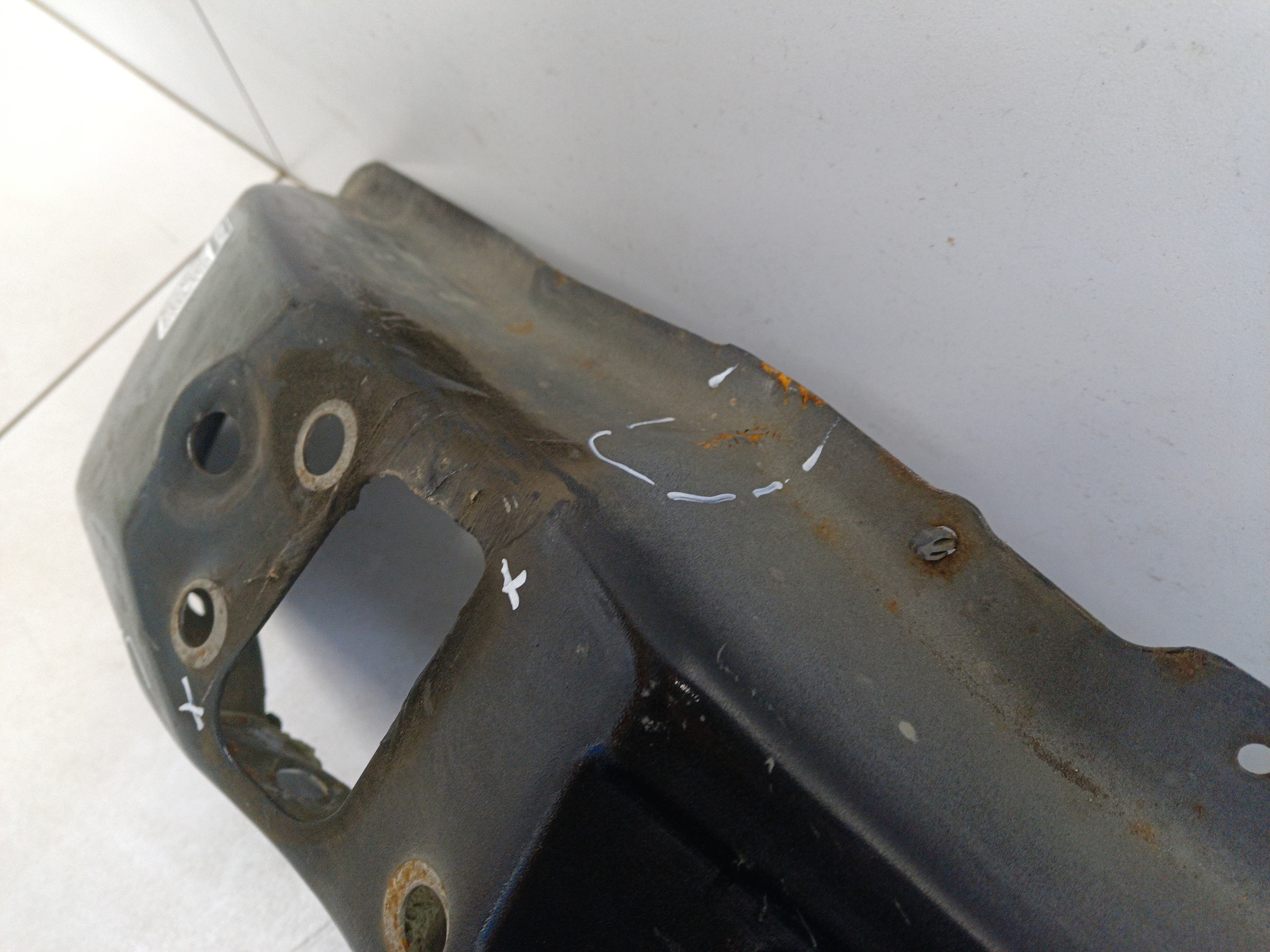 Усилитель переднего бампера Renault Logan 2