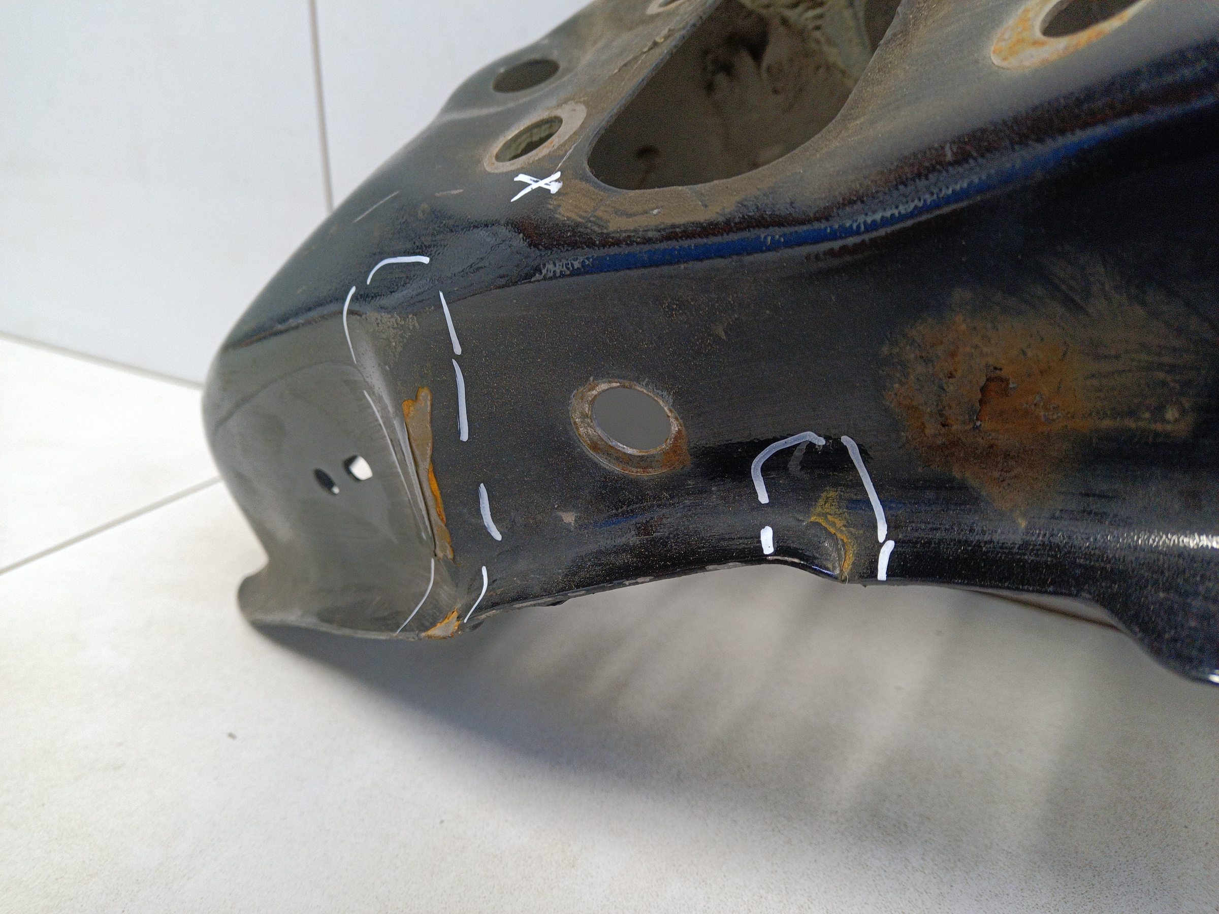 Усилитель переднего бампера Renault Logan 2