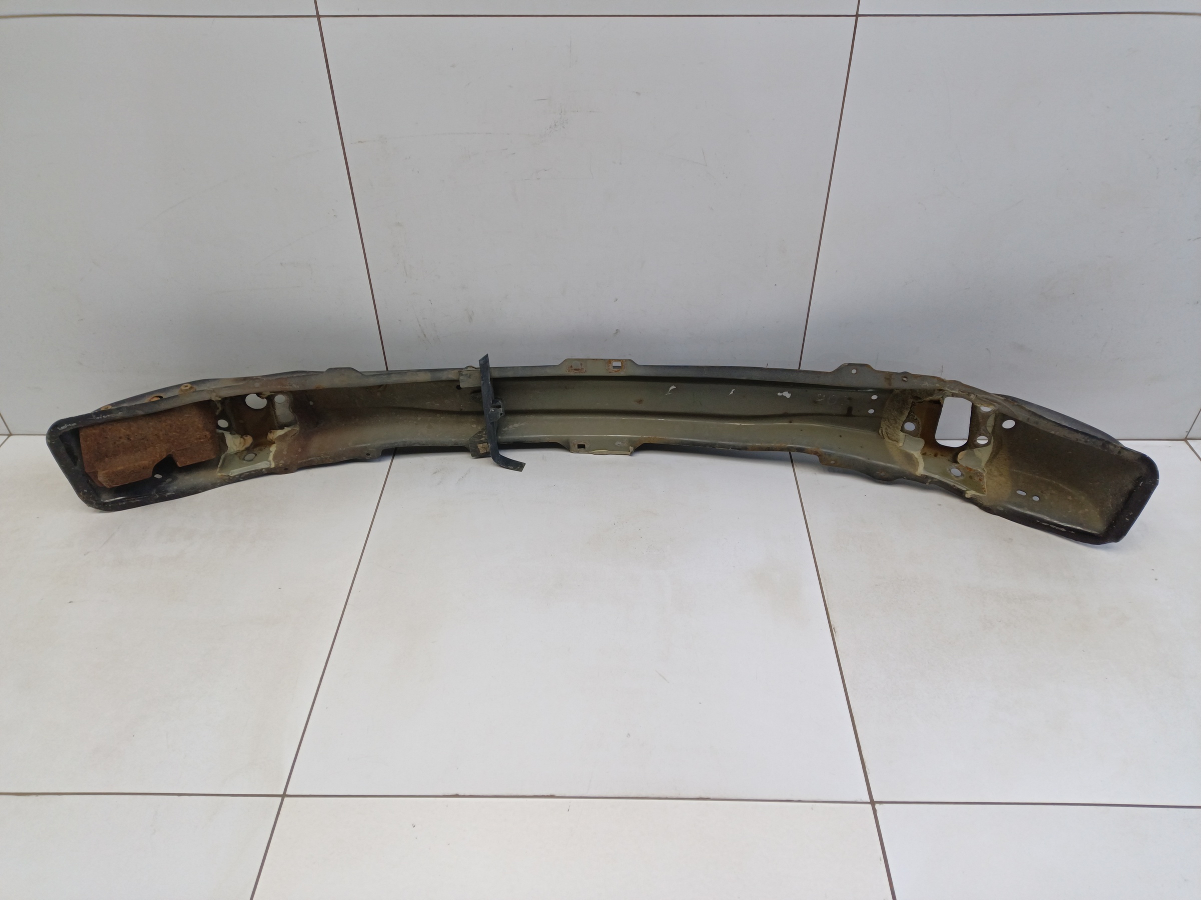 Усилитель переднего бампера Renault Logan 2