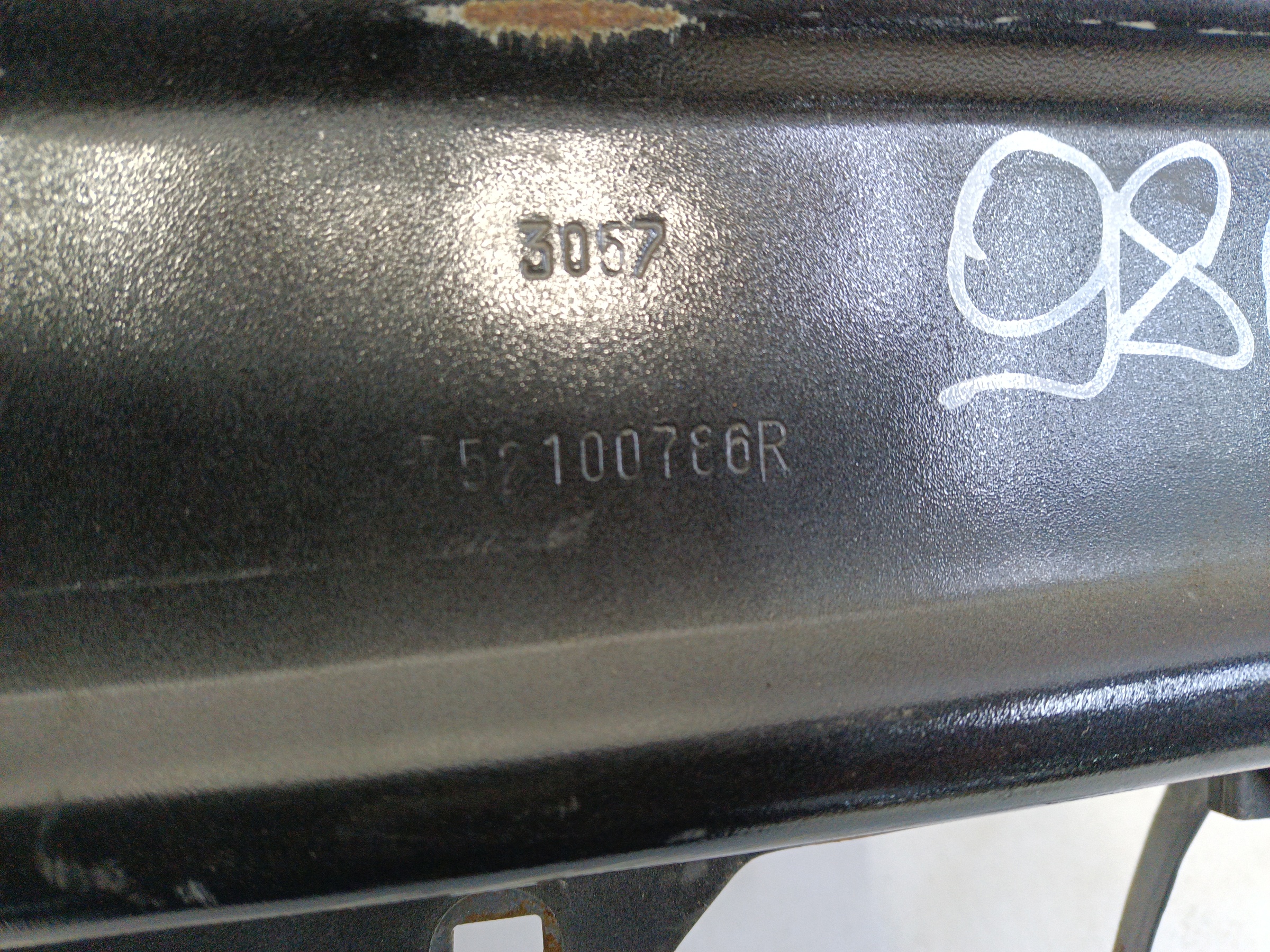 Усилитель переднего бампера Renault Logan 2