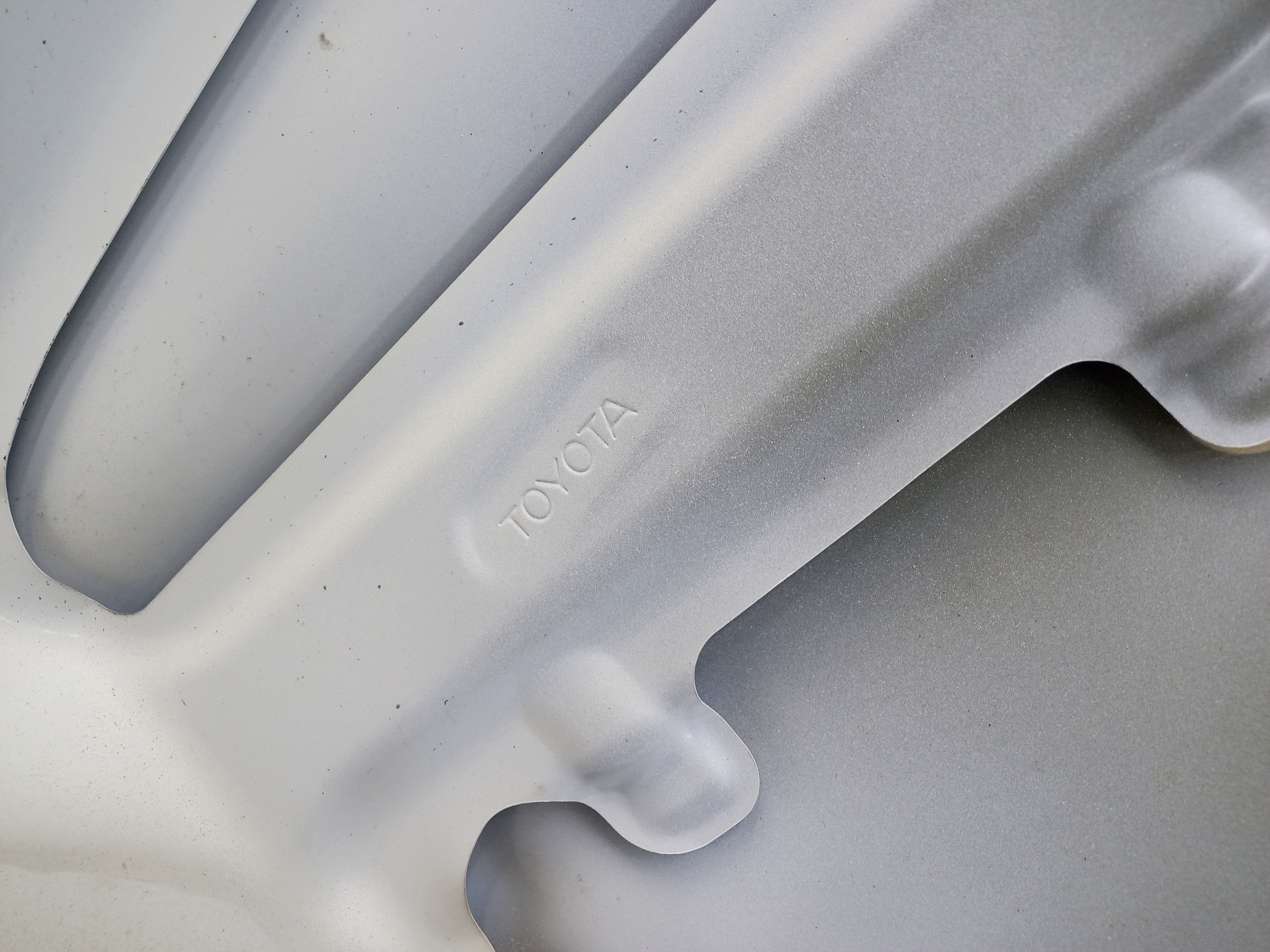 Капот Toyota Land Cruiser 200 Restail 2