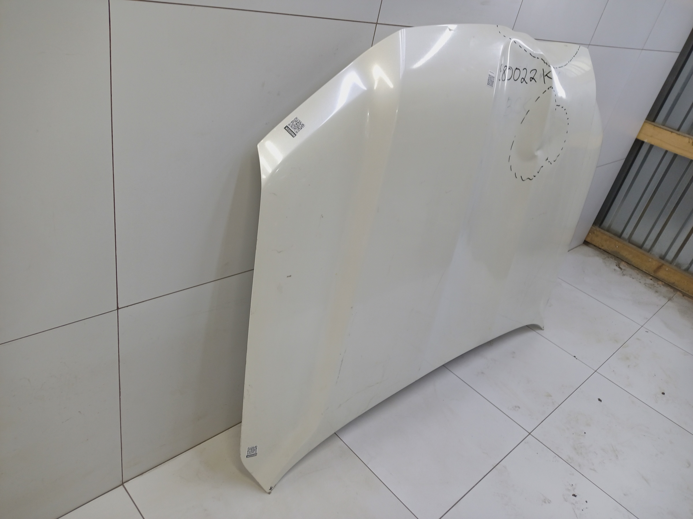 Капот Toyota Land Cruiser 200 Restail 2