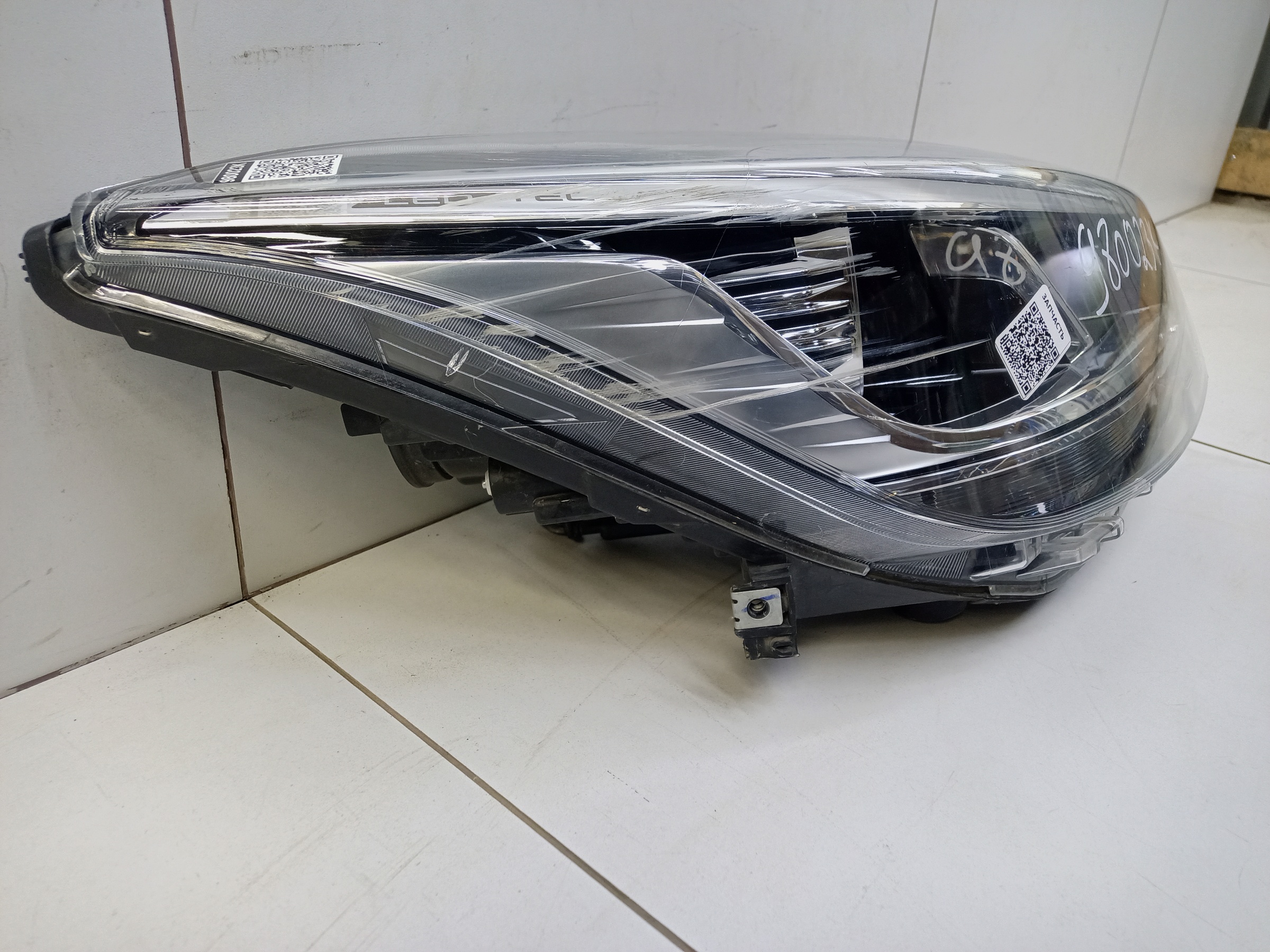 Фара передняя правая Chery Tiggo 4 Pro LED