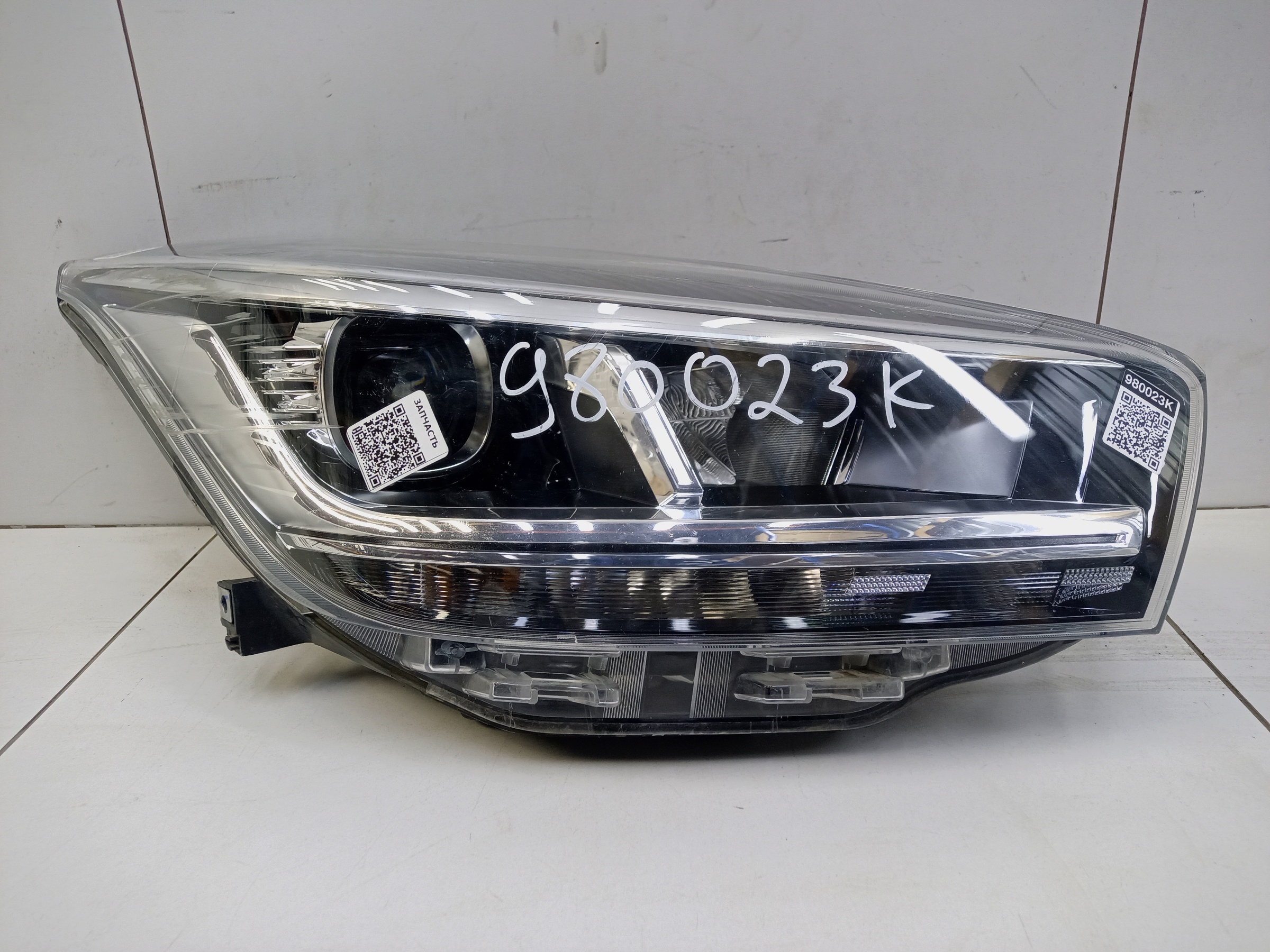 Фара передняя правая Chery Tiggo 4 Pro LED