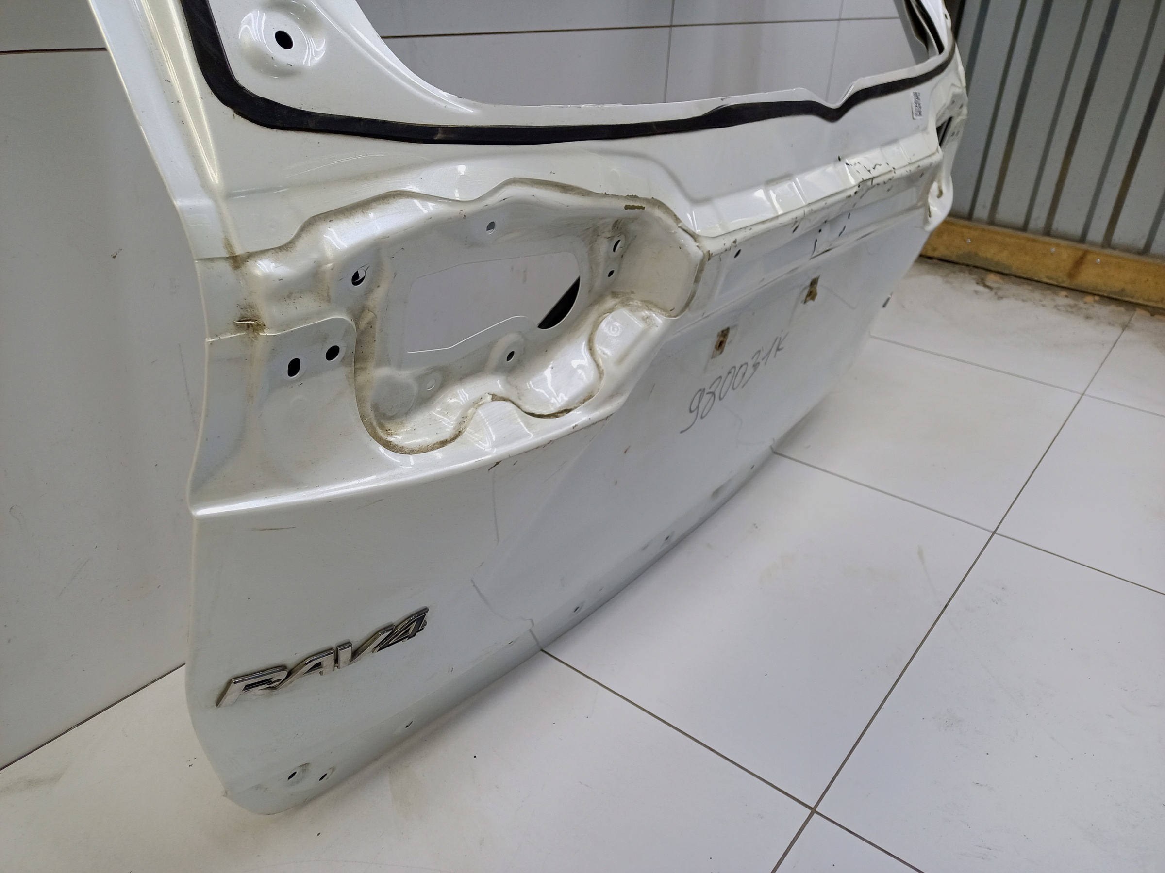 Крышка багажника Toyota RAV4 XA50