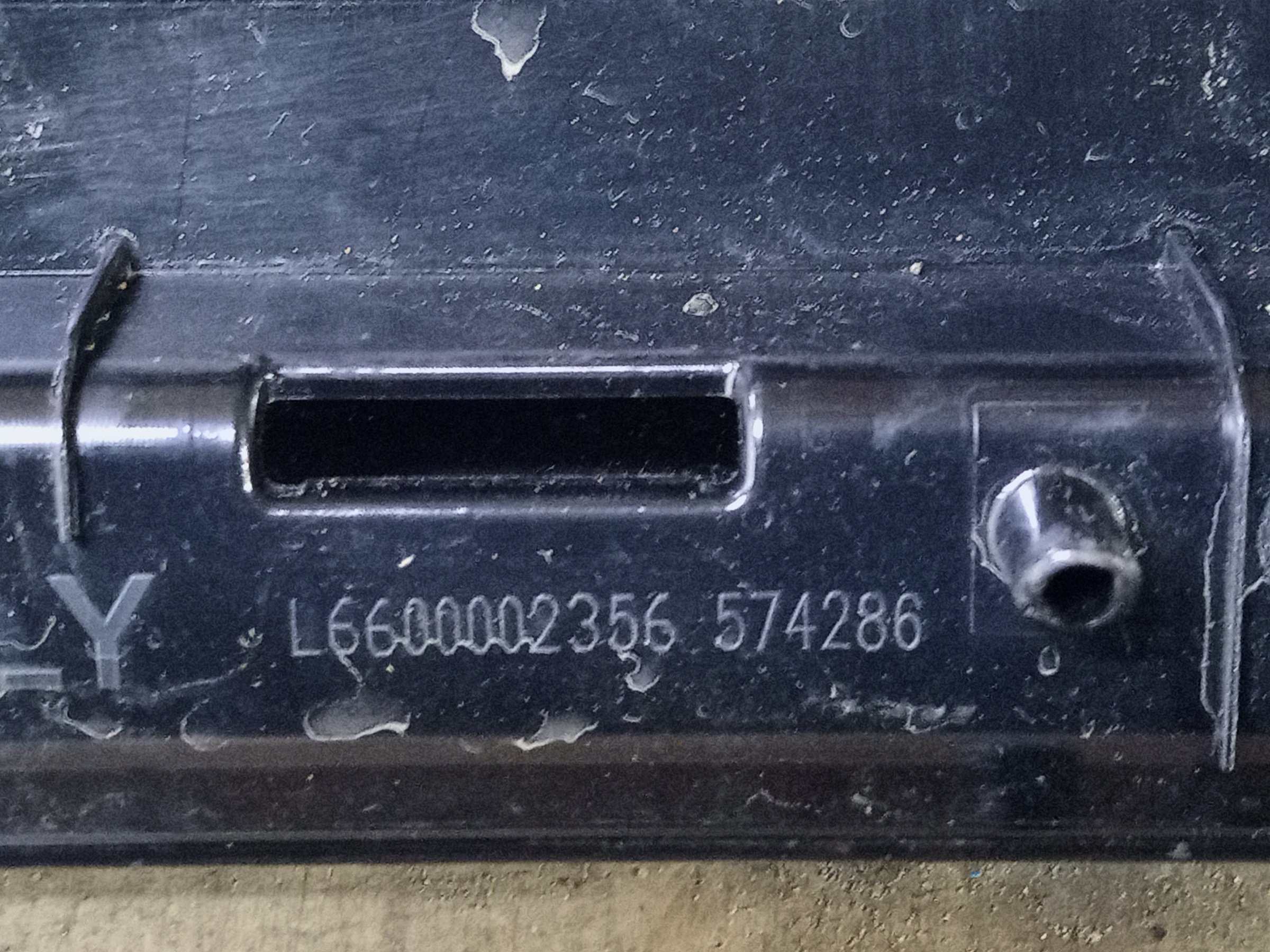 Накладка стойки двери задней левой Geely Tugella