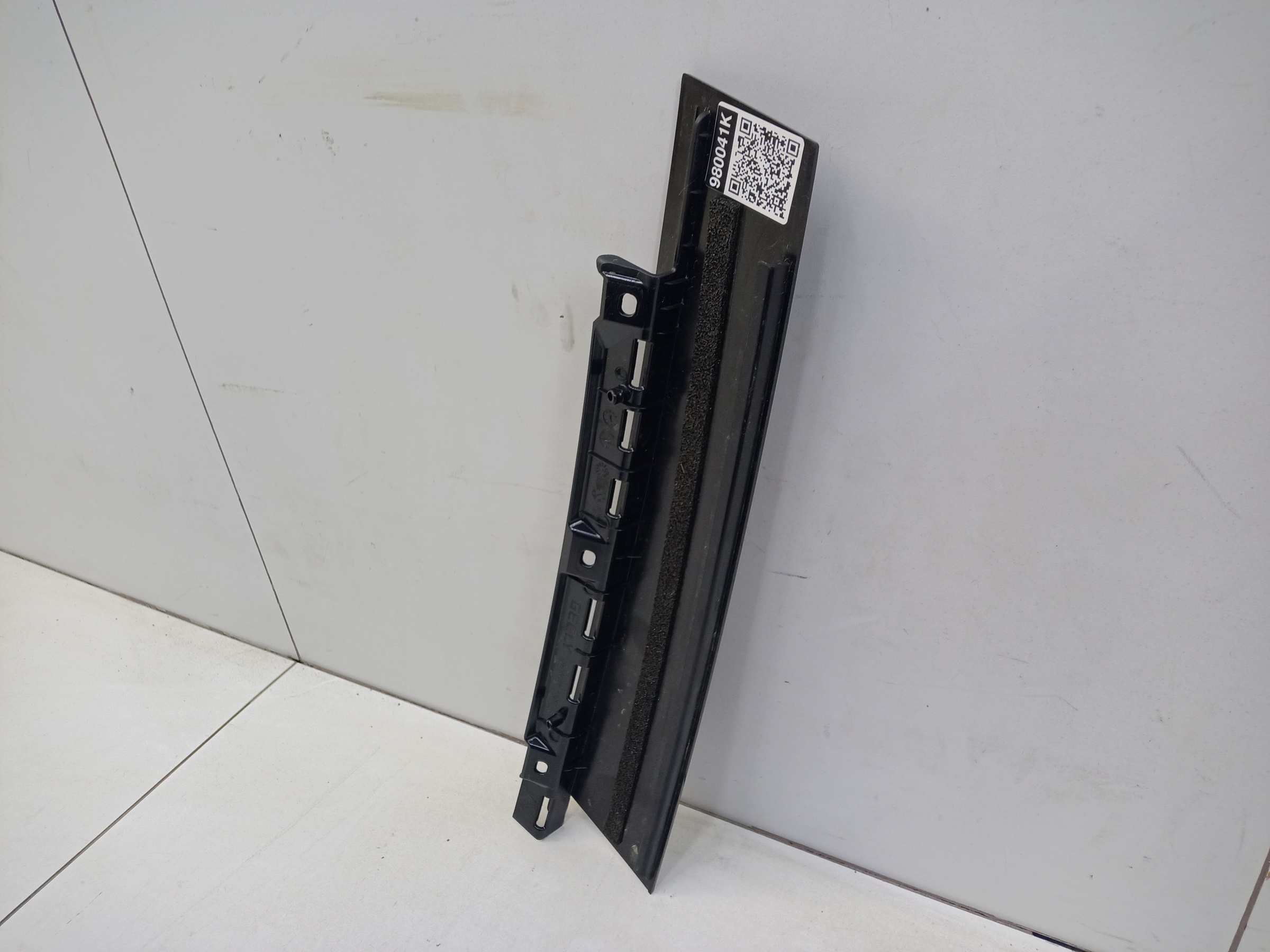 Накладка стойки двери задней левой Geely Tugella