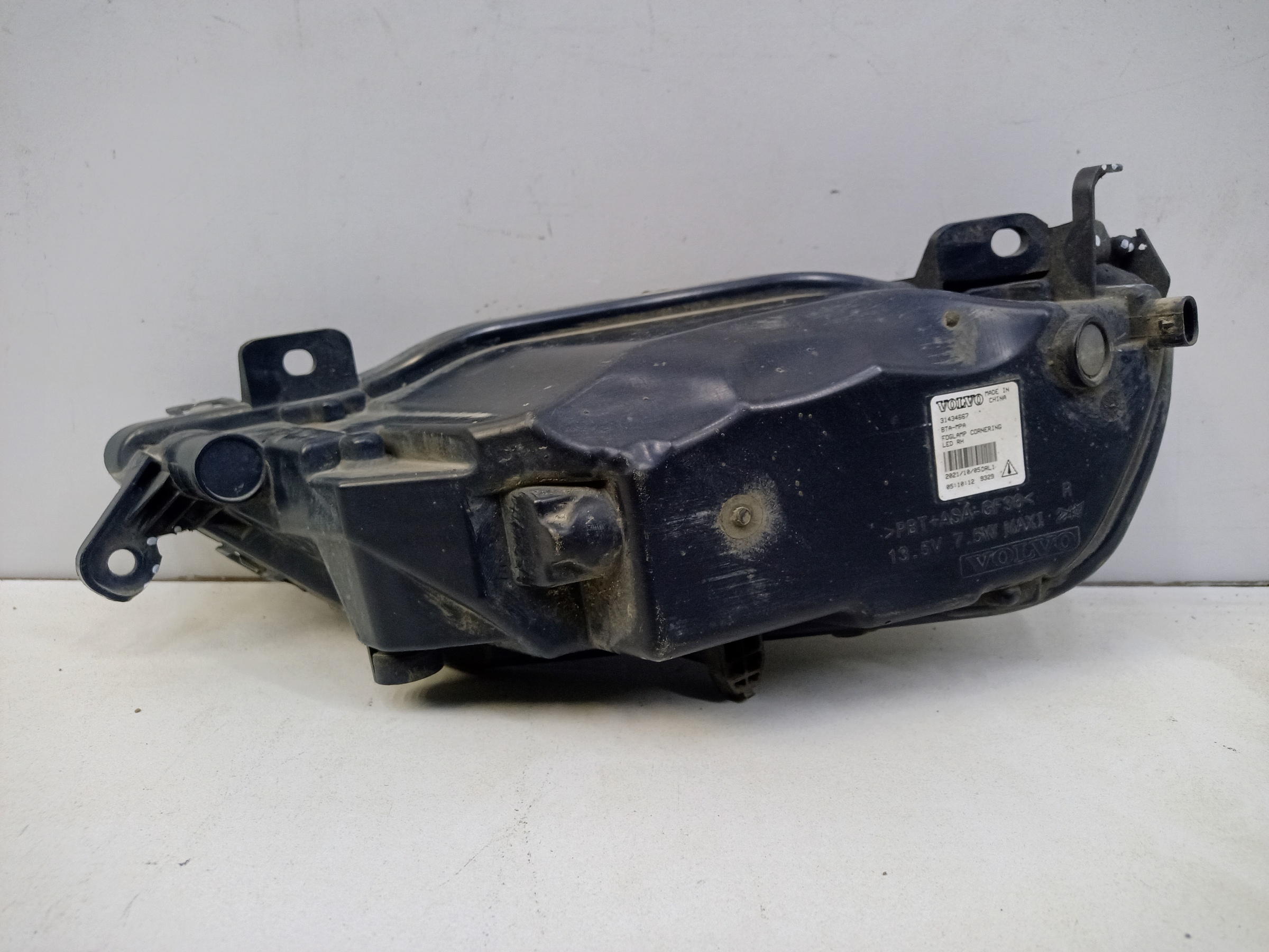 Фара ПТФ передняя правая Volvo XC60 2 LED