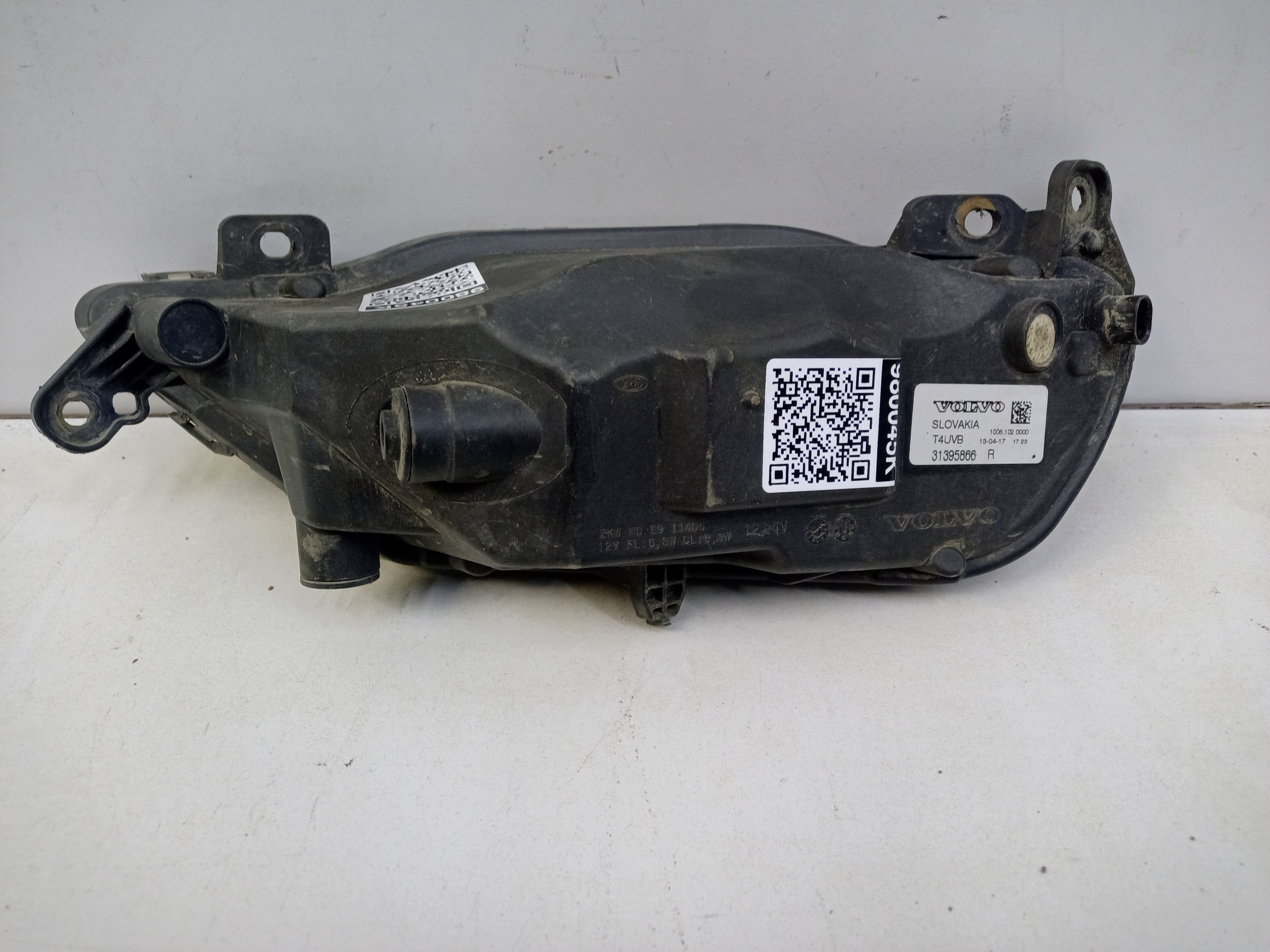 Фара ПТФ передняя правая Volvo XC90 2 LED