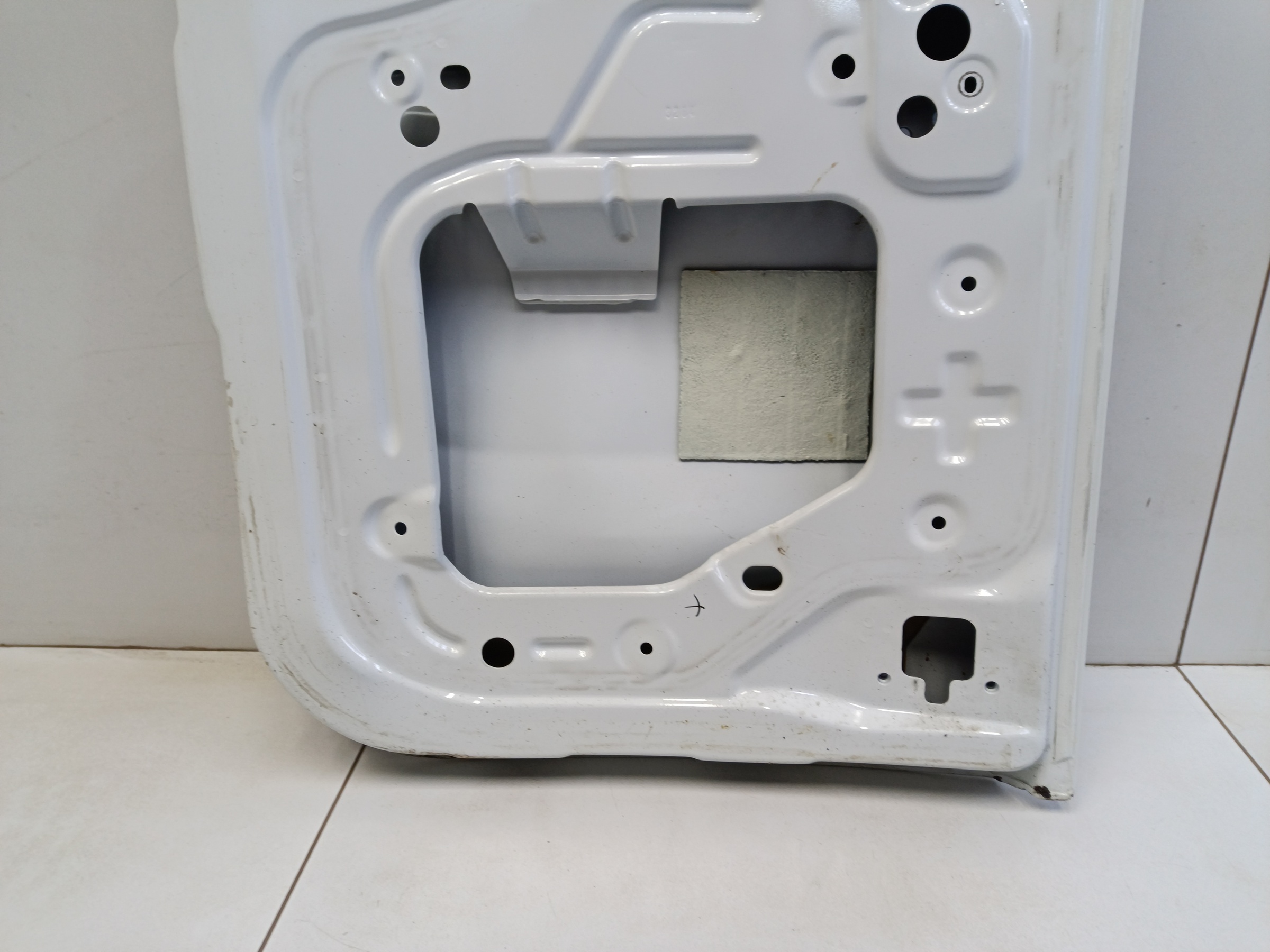 Дверь задняя правая распашная глухая Lada Largus Фургон