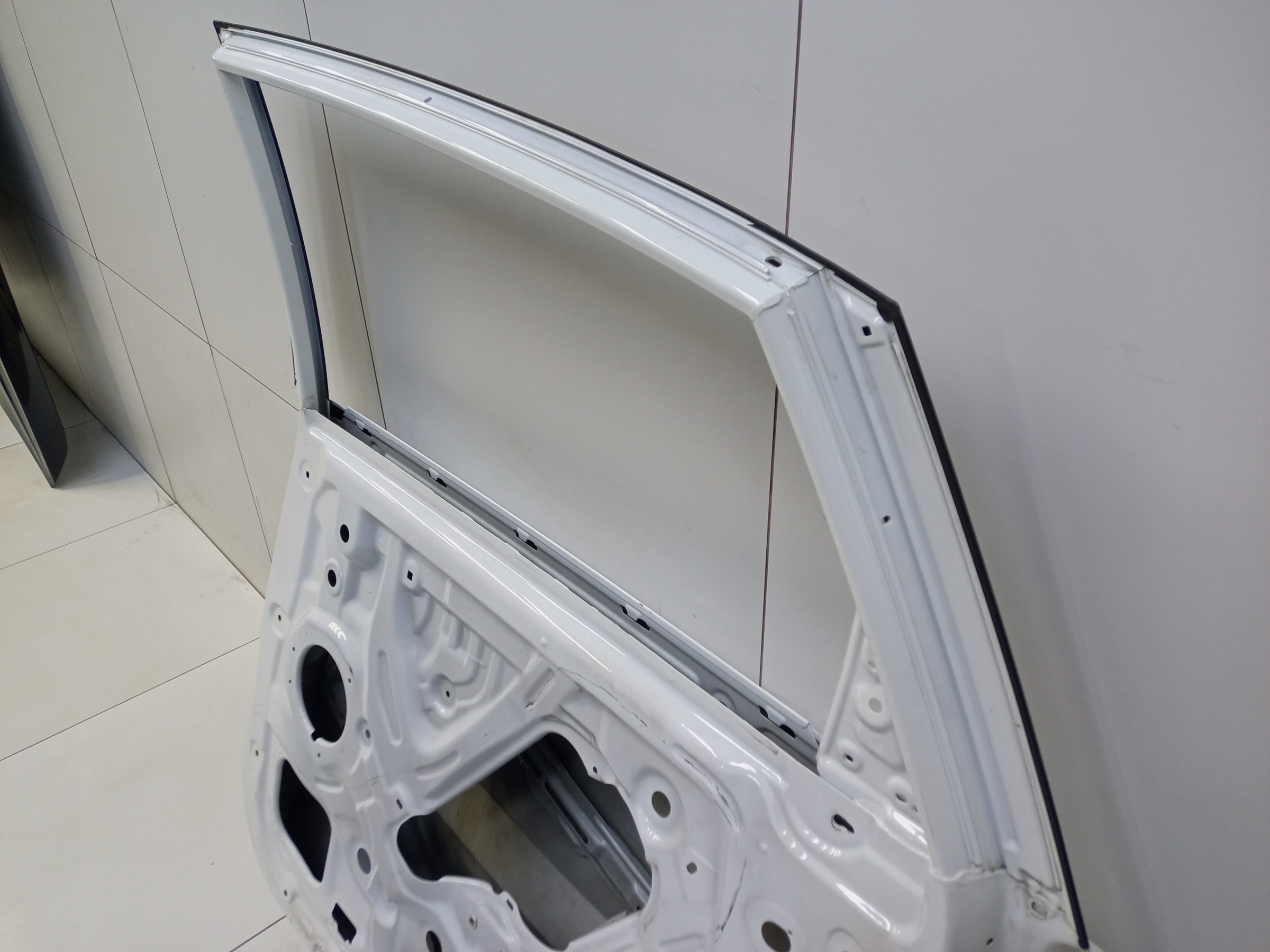 Дверь задняя правая Geely Emgrand 2