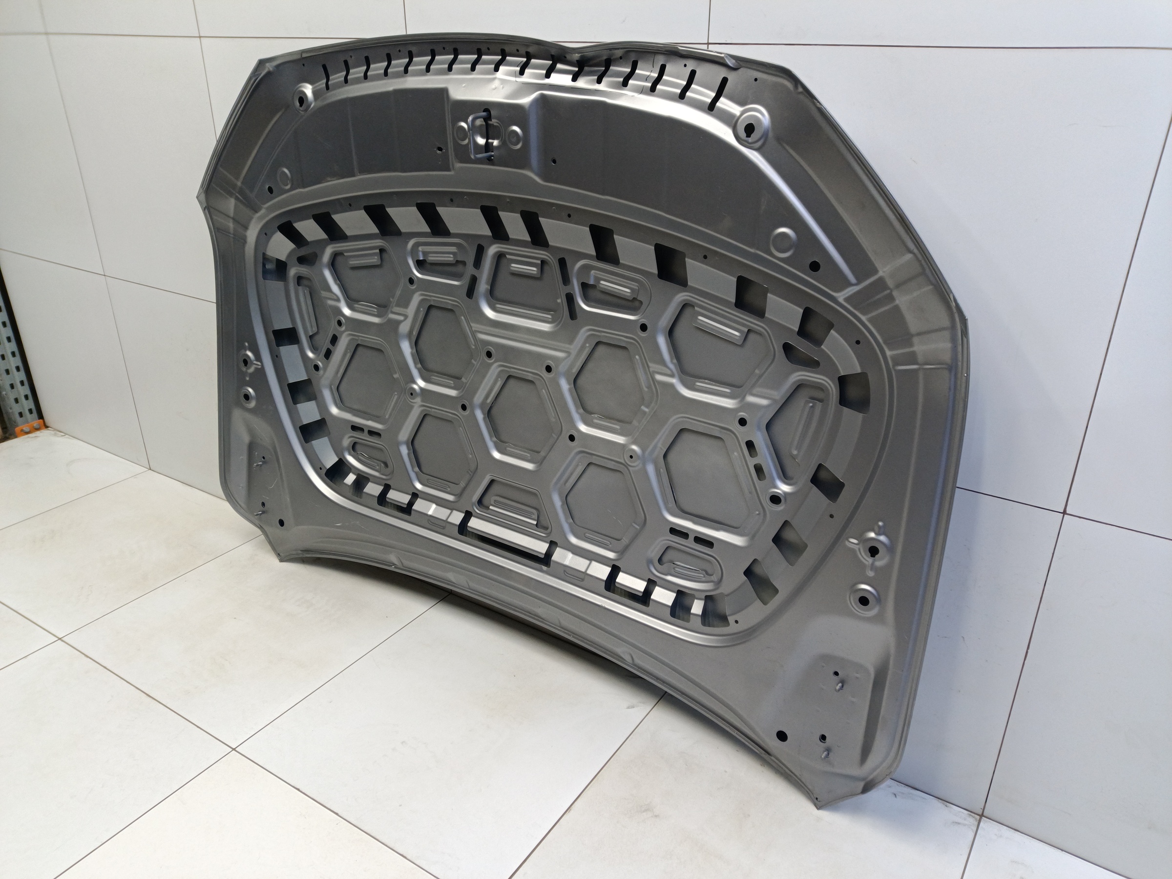 Капот Geely Monjaro