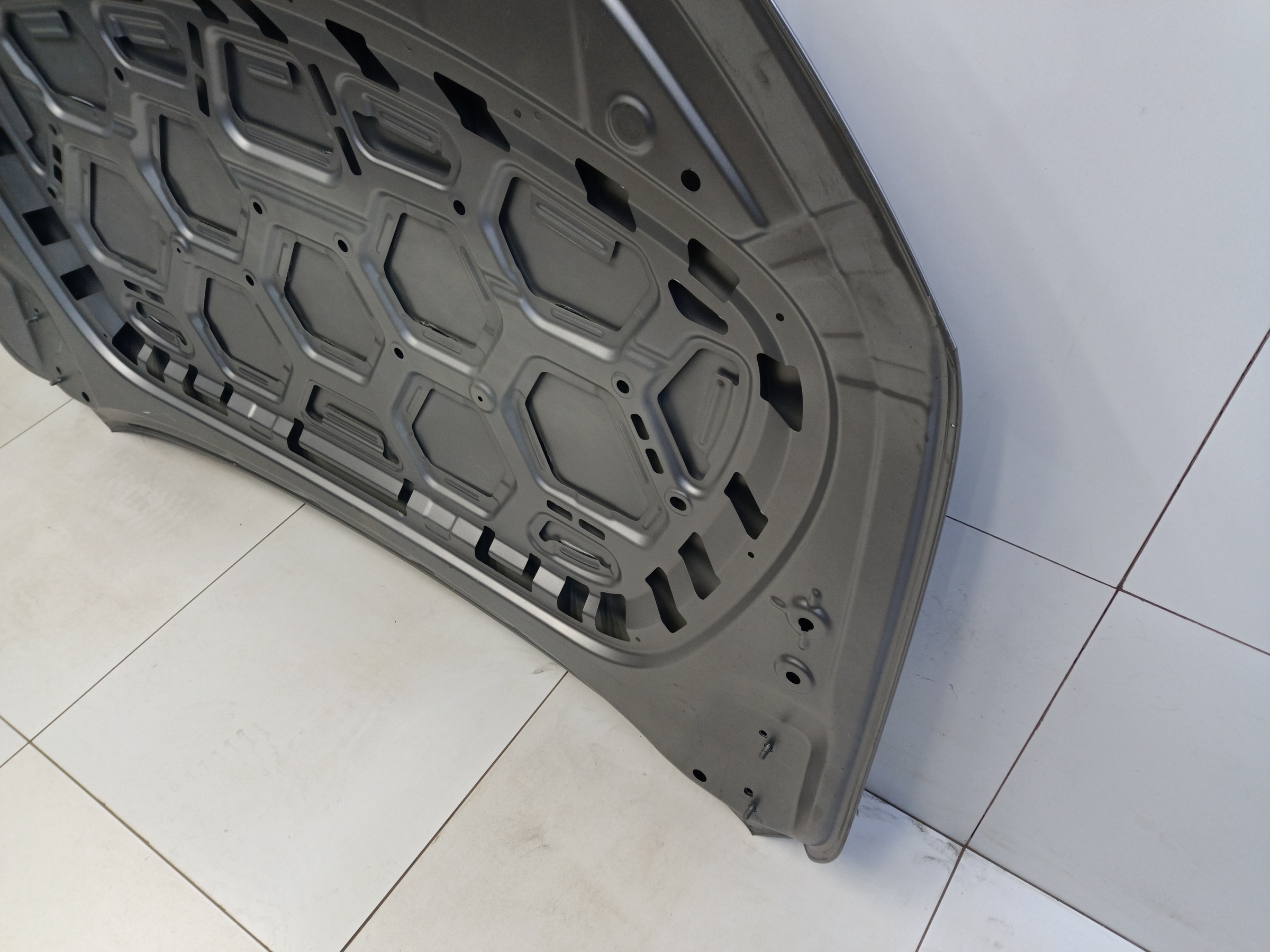 Капот Geely Monjaro