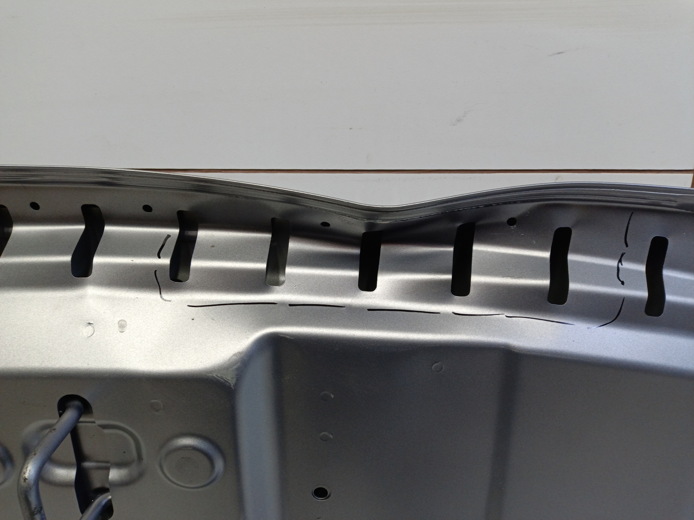 Капот Geely Monjaro