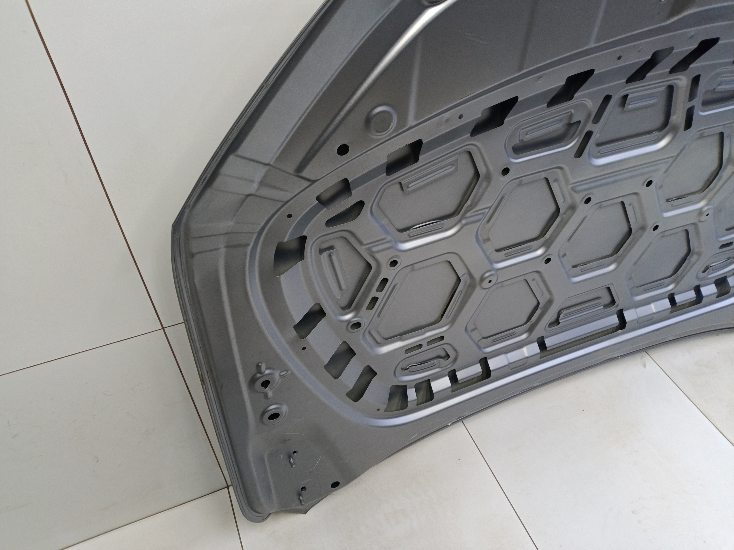 Капот Geely Monjaro