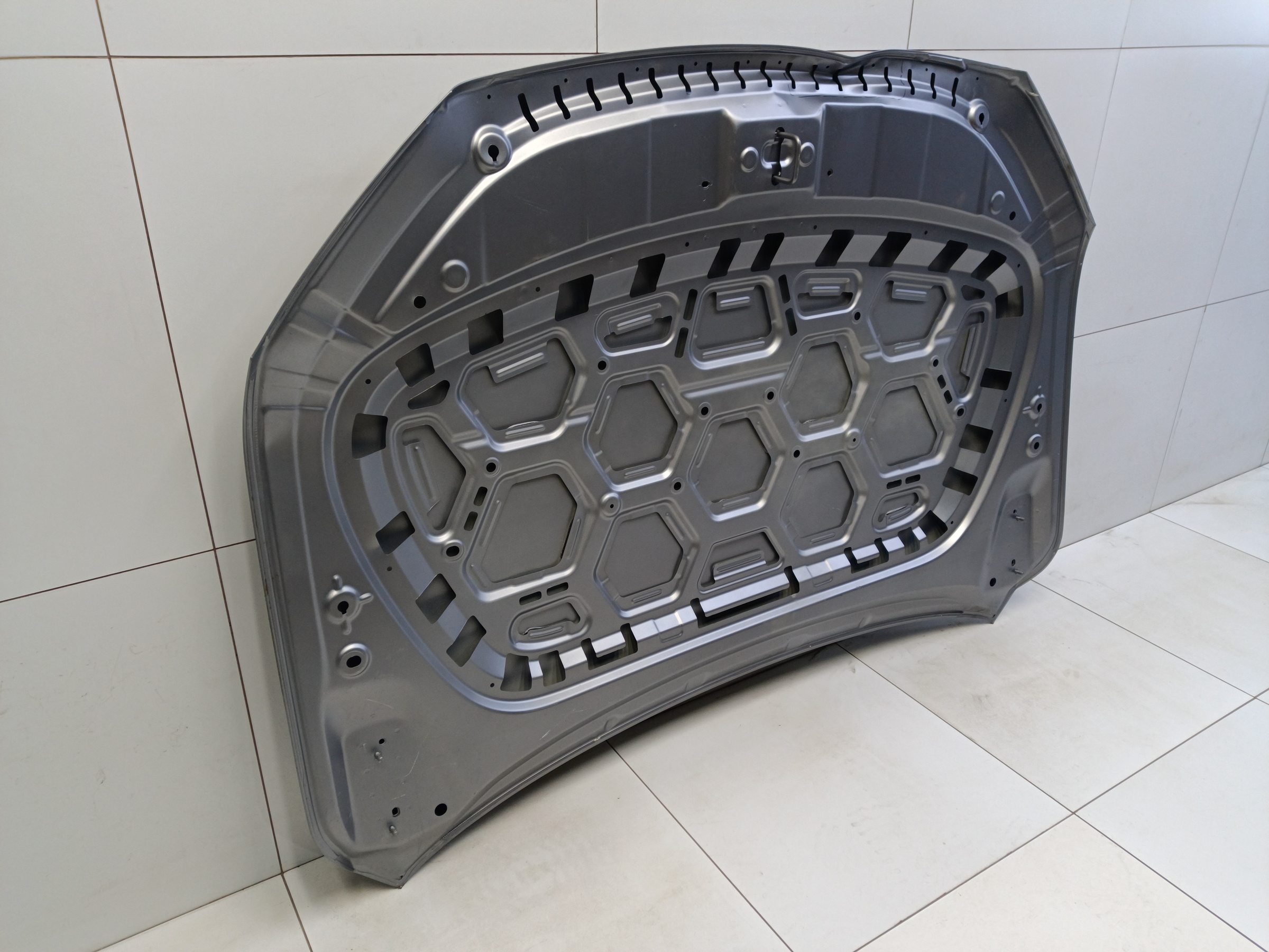 Капот Geely Monjaro