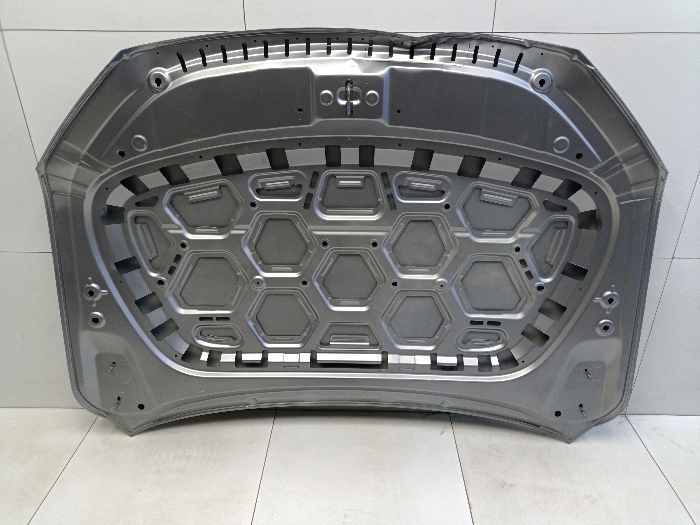 Капот Geely Monjaro