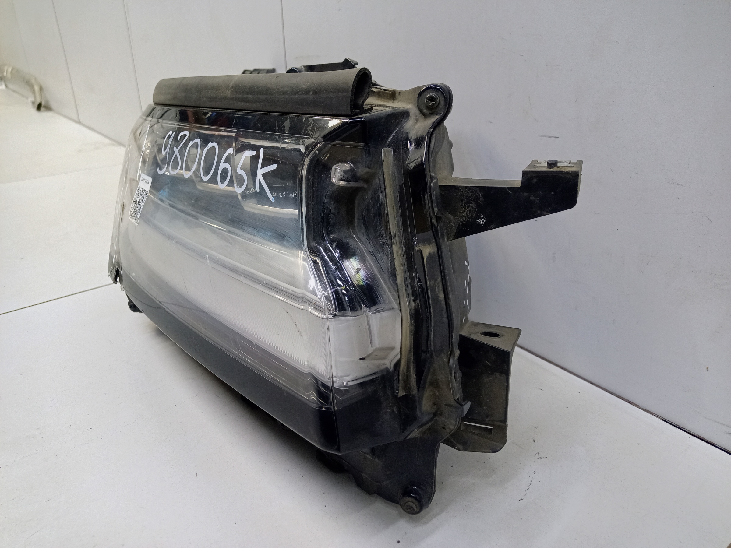 Фара передняя правая Toyota Land Cruiser 300 LED