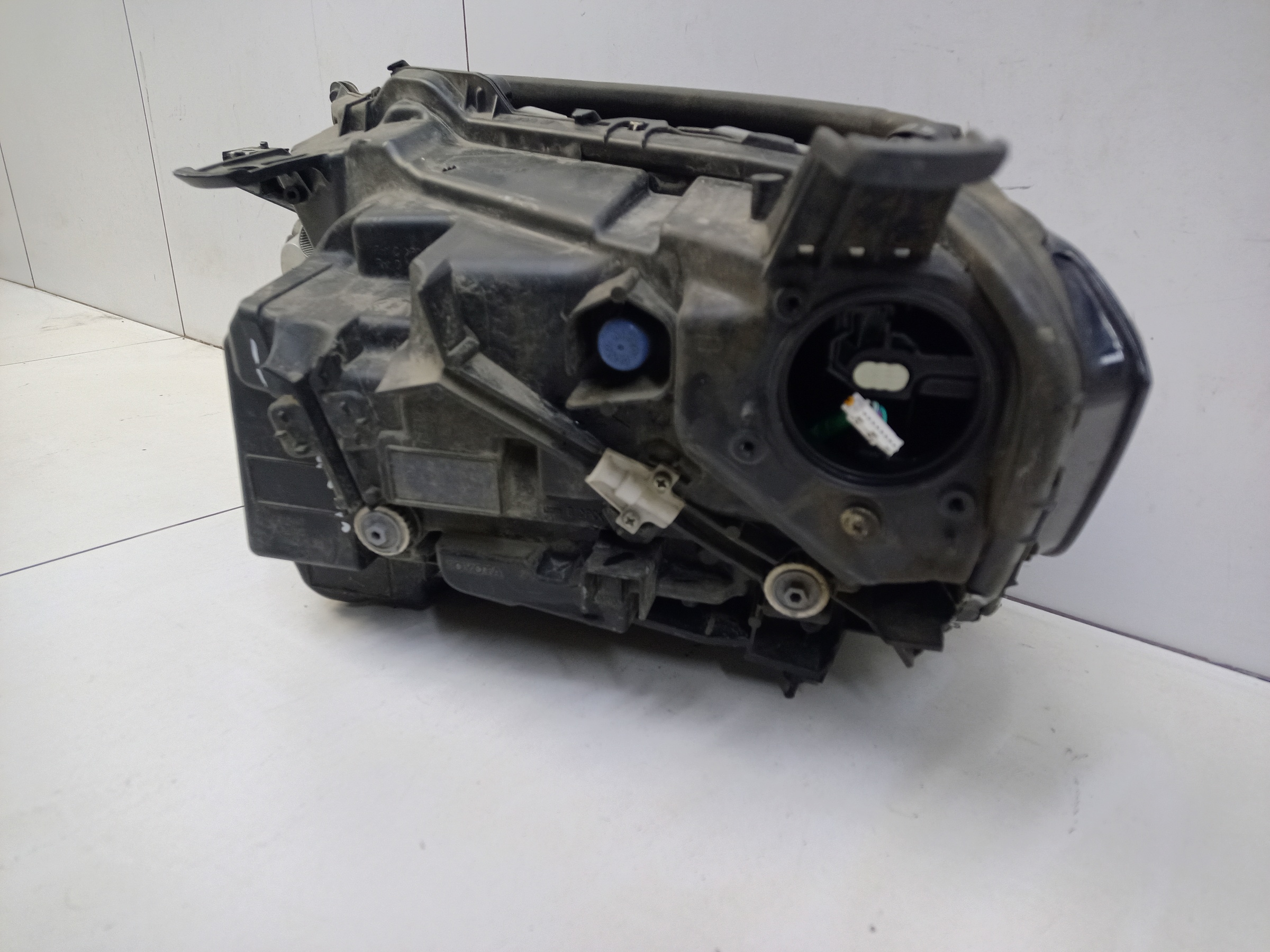 Фара передняя правая Toyota Land Cruiser 300 LED