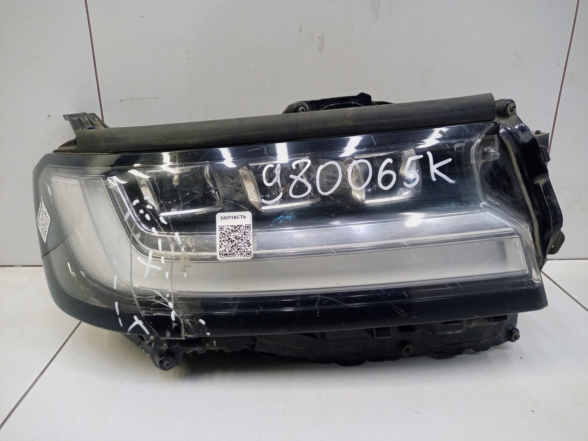 Фара передняя правая Toyota Land Cruiser 300 LED