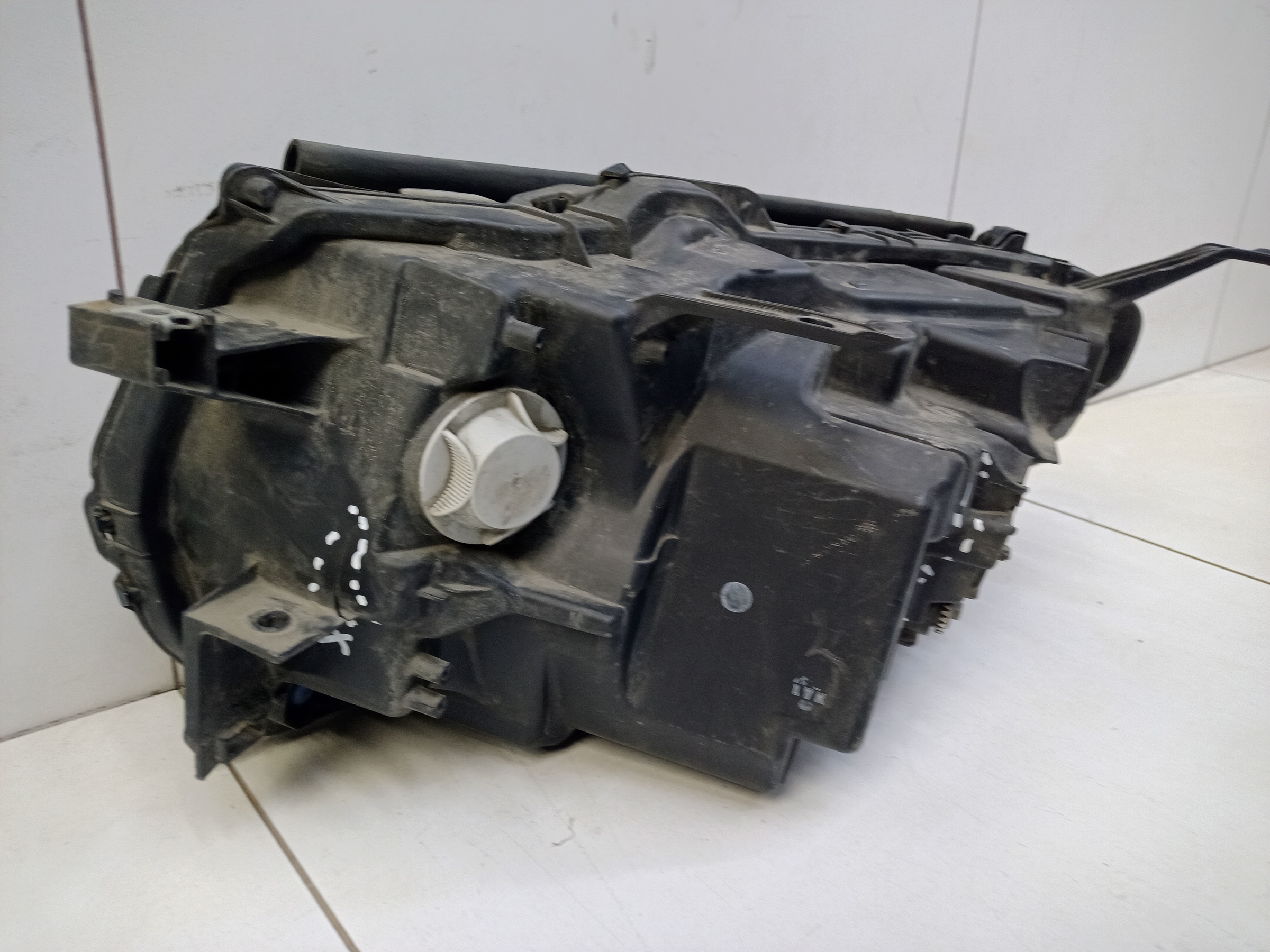 Фара передняя правая Toyota Land Cruiser 300 LED