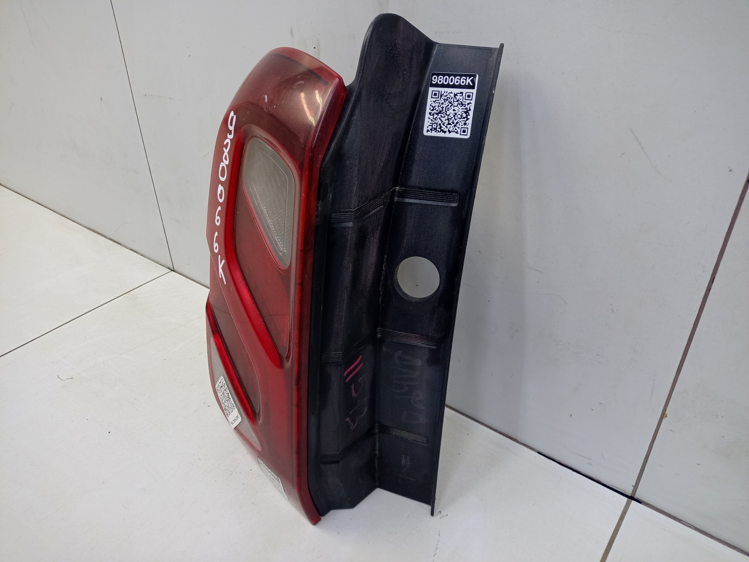 Фонарь задний левый наружный Renault Duster 1 Restail