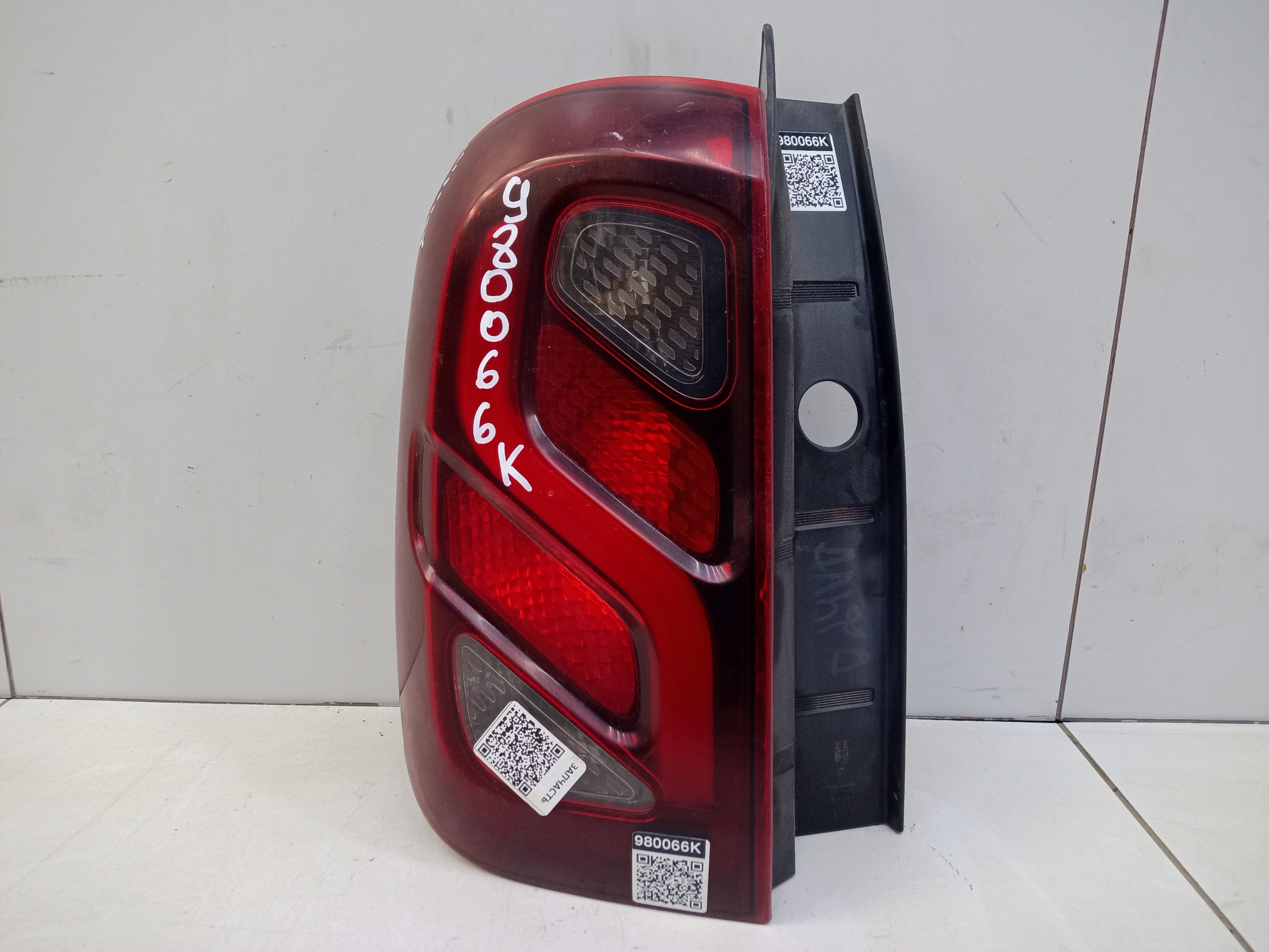 Фонарь задний левый наружный Renault Duster 1 Restail