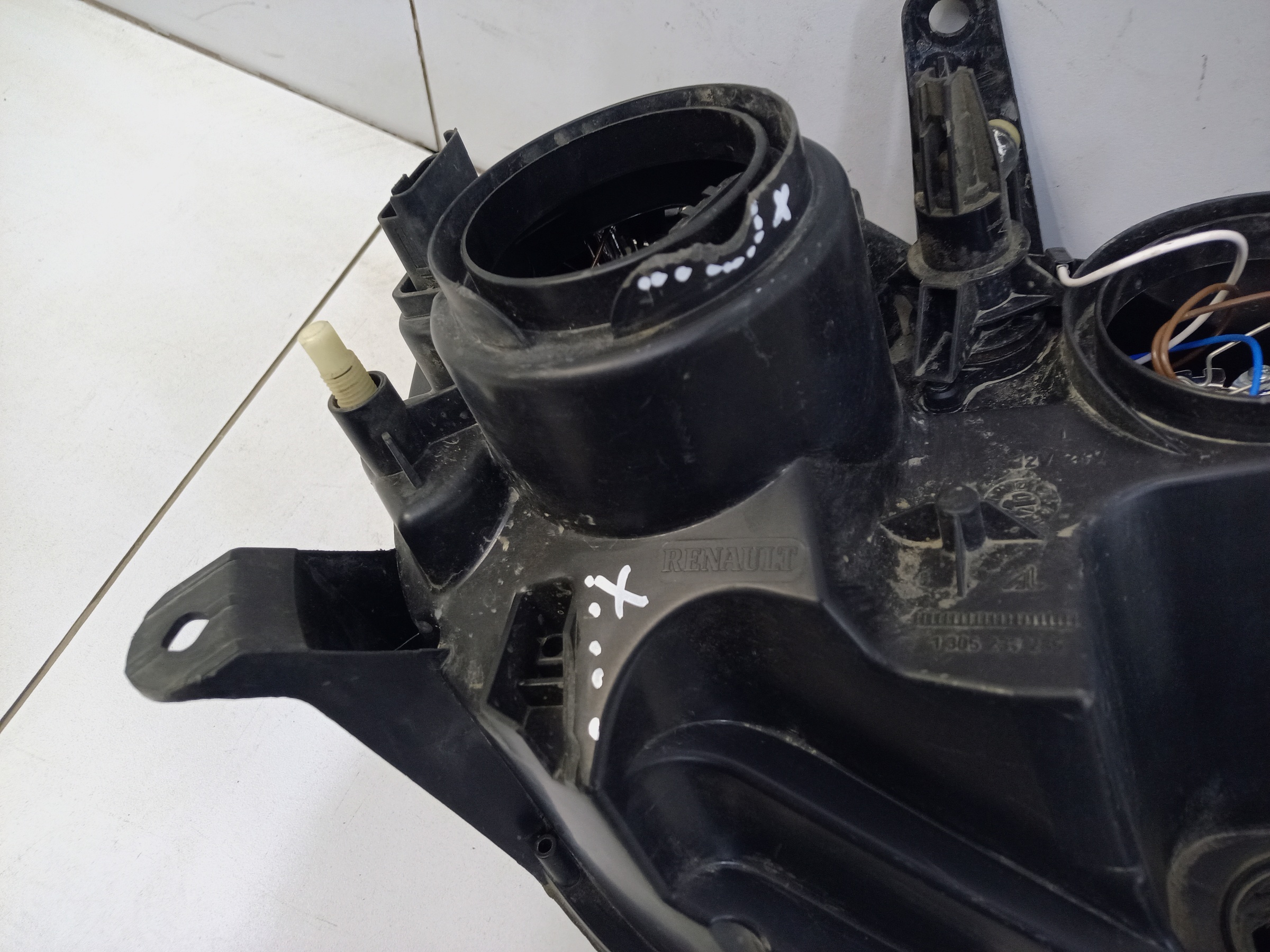 Фара передняя левая Renault Duster 1 Restail галоген черная