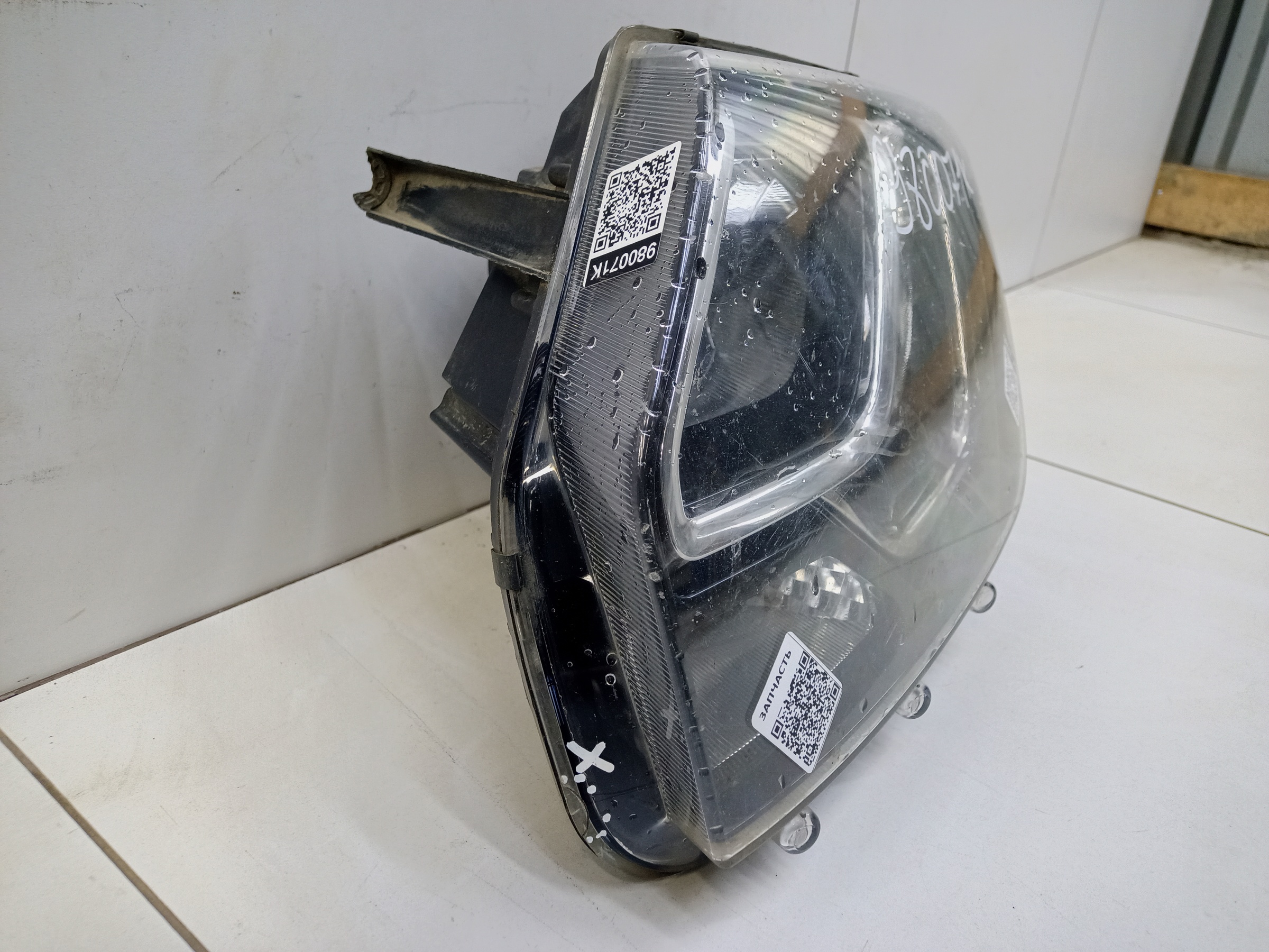 Фара передняя левая Renault Duster 1 Restail галоген черная