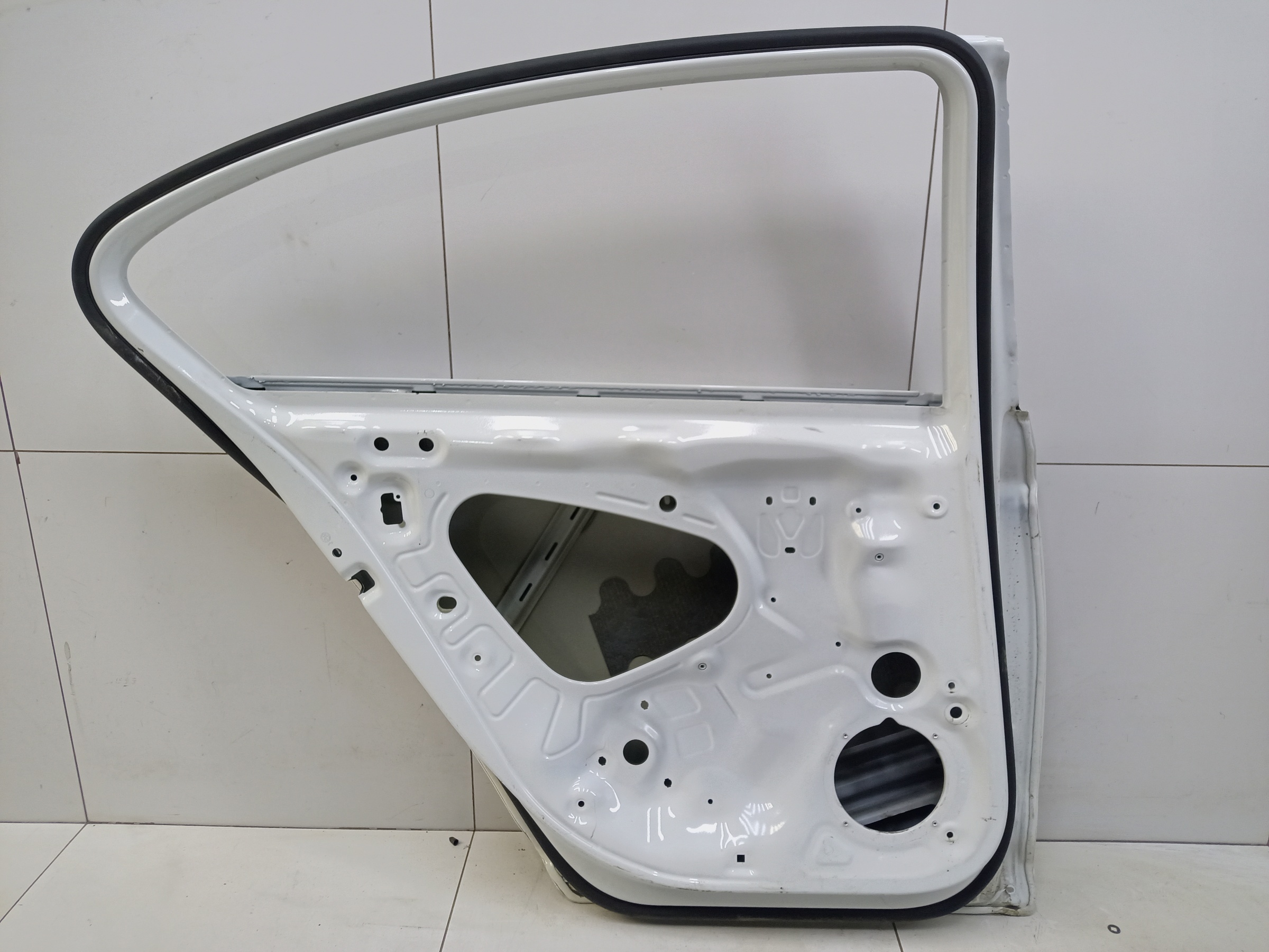 Дверь задняя  левая Volkswagen Passat B8 Sedan