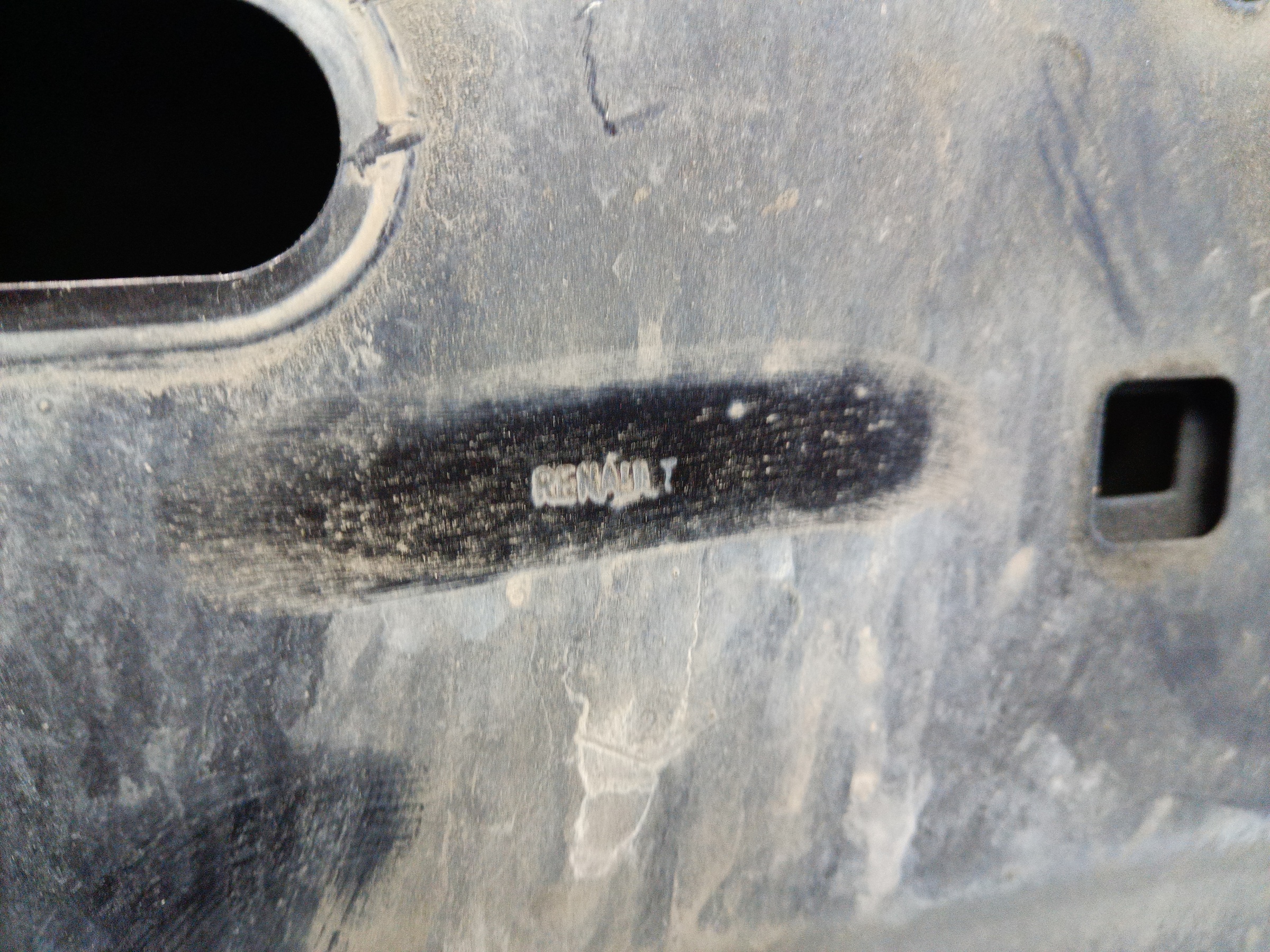 Капот Renault Duster 1