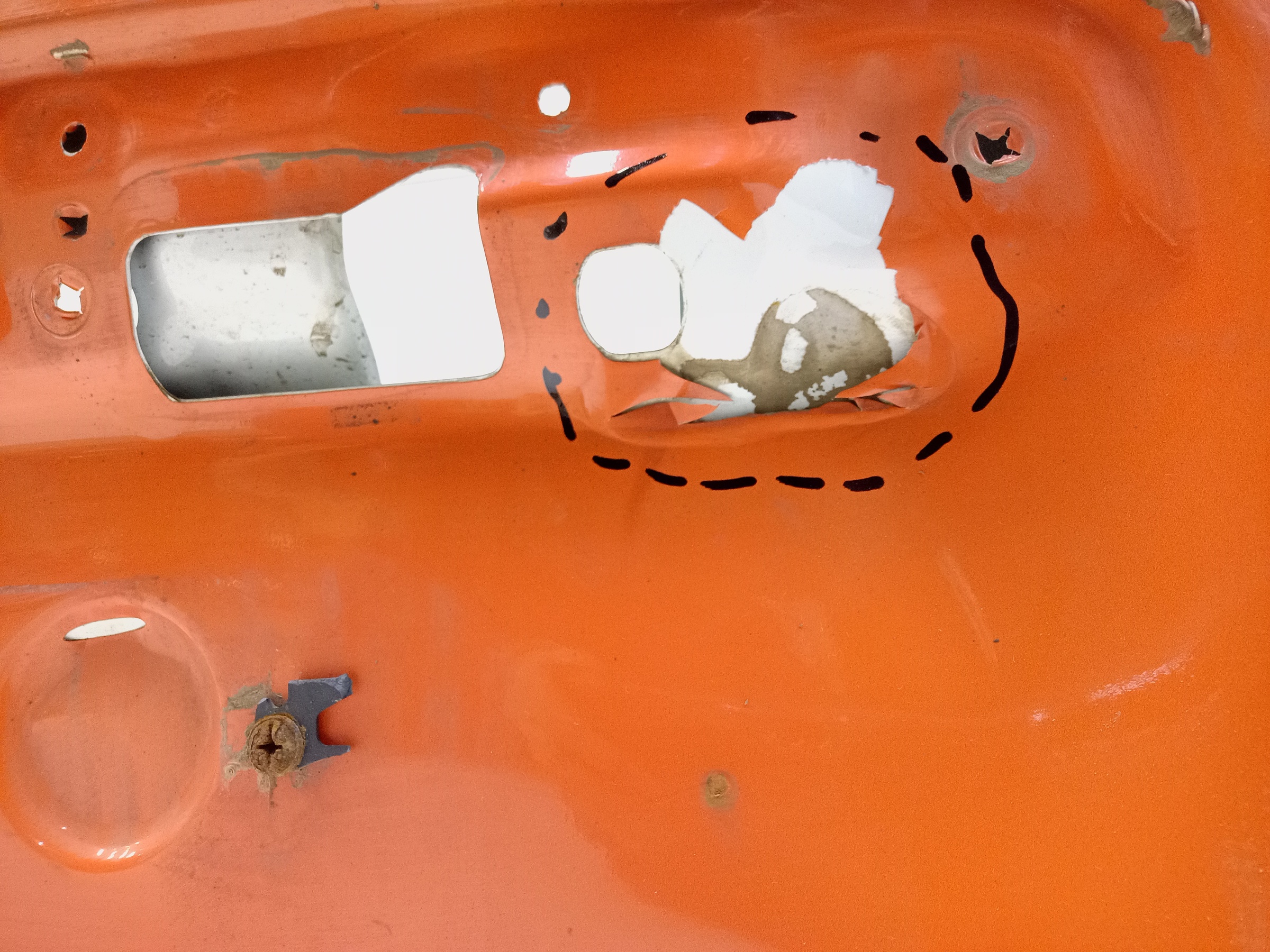 Крышка багажника Renault Duster 1