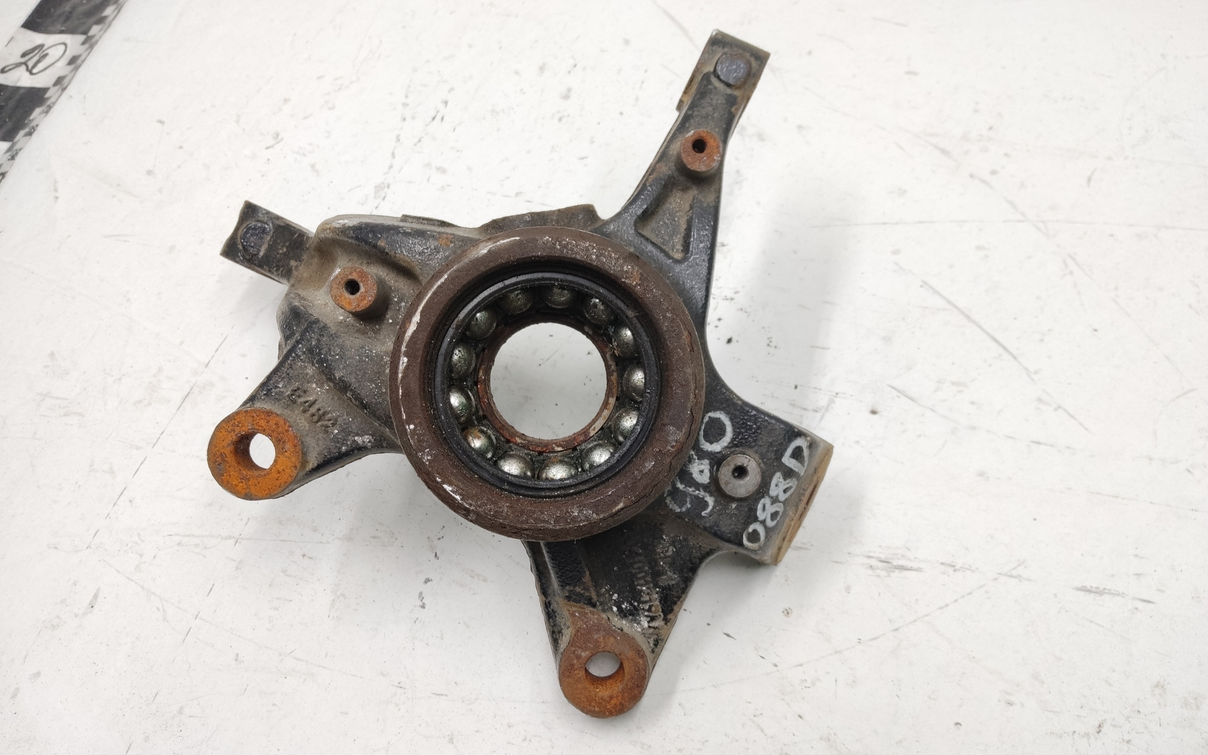 Кулак поворотный передний левый Chery Tiggo 8