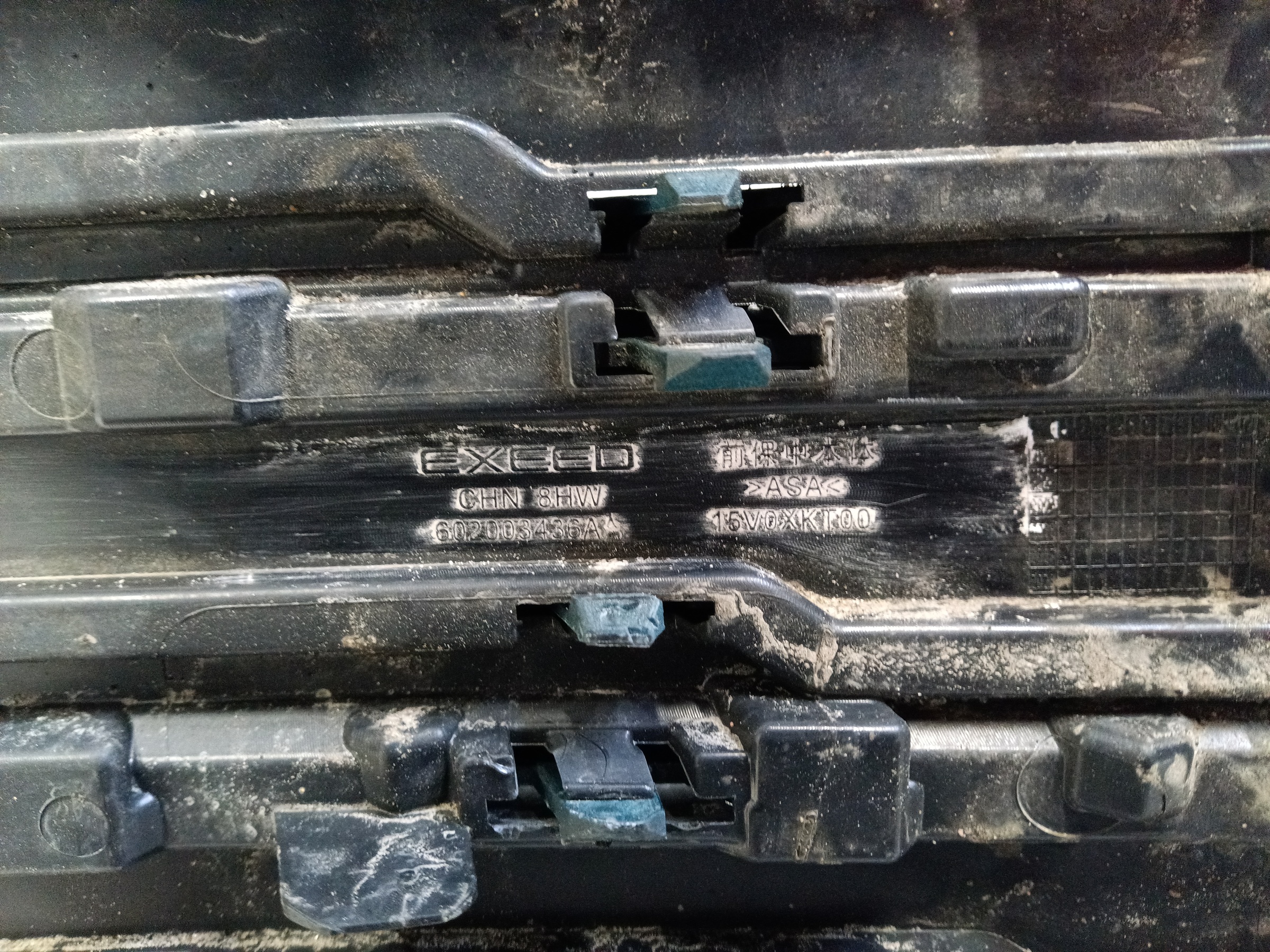 Решётка переднего бампера центральная Exeed TXL Restail