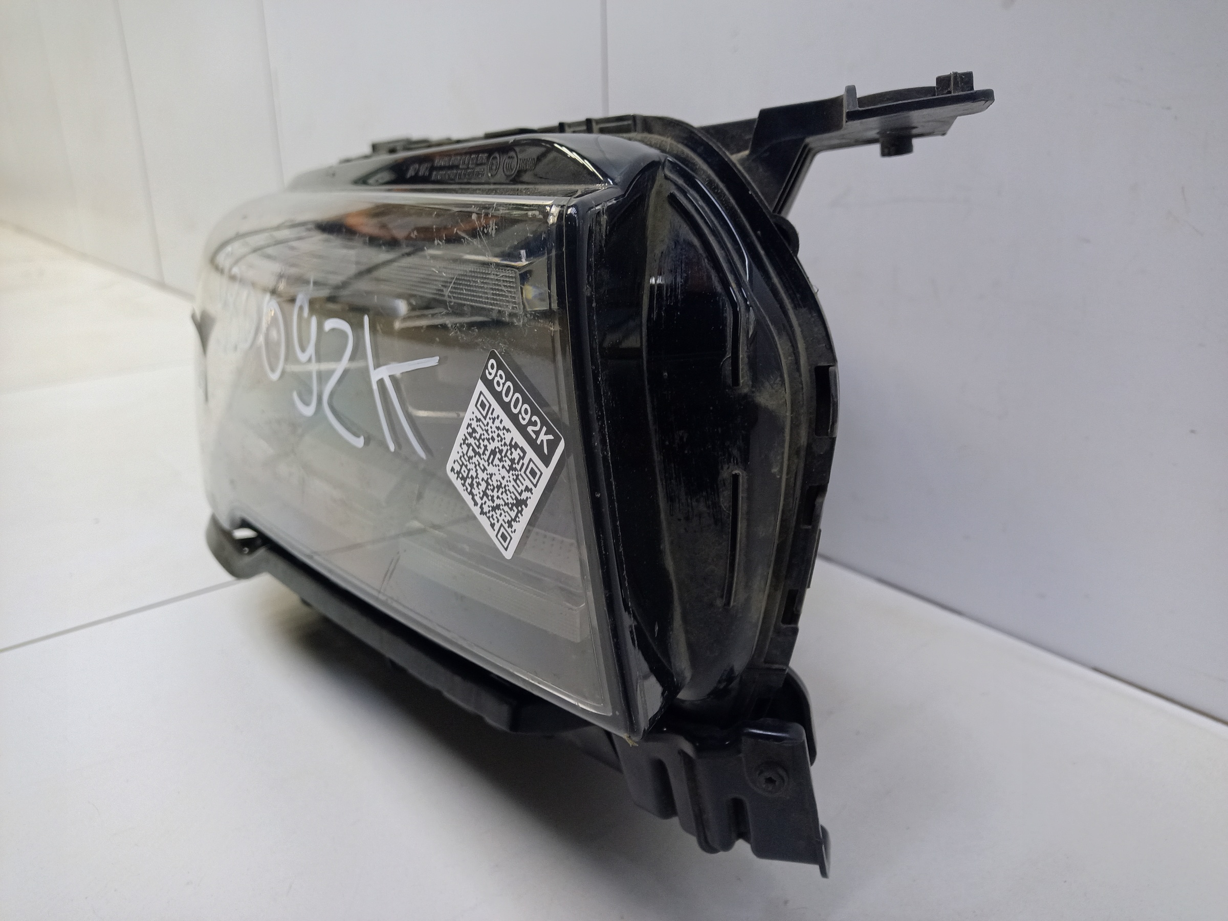 Фара передняя правая Geely Monjaro LED