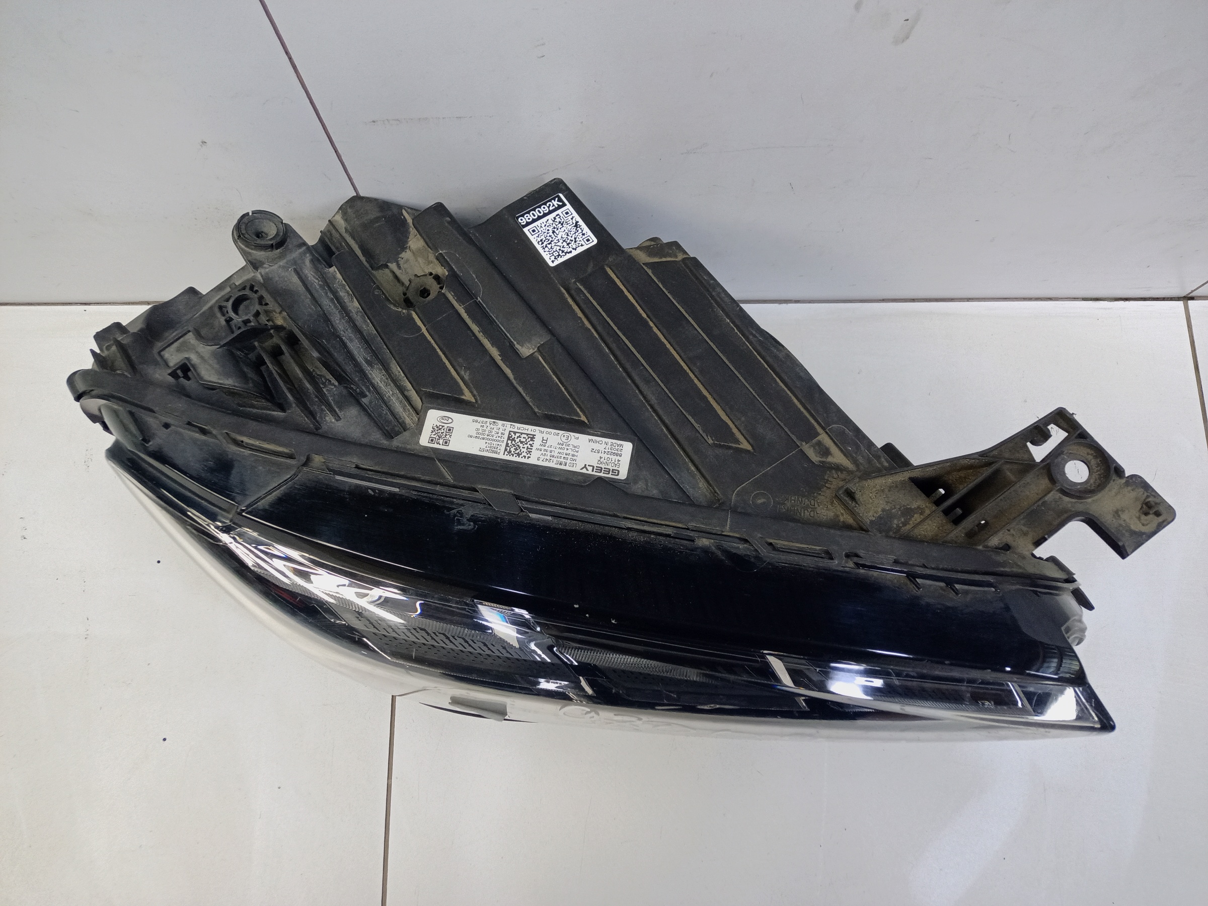 Фара передняя правая Geely Monjaro LED