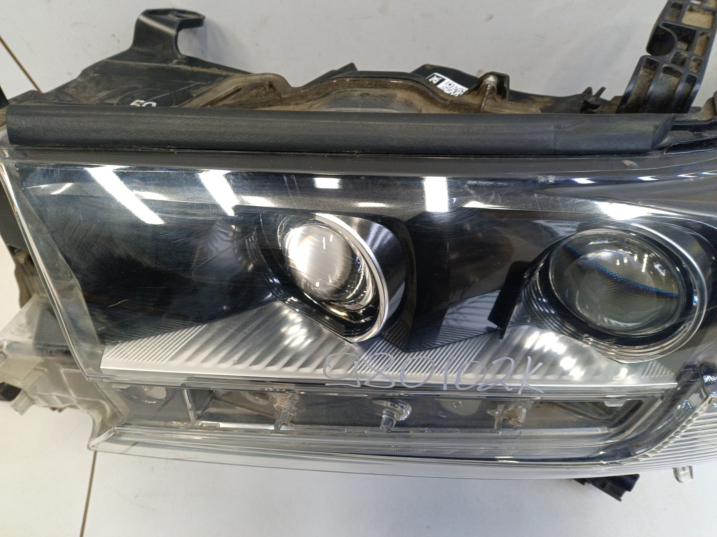 Фара передняя левая Toyota Land Cruiser 200 Restail 2 Executive black LED