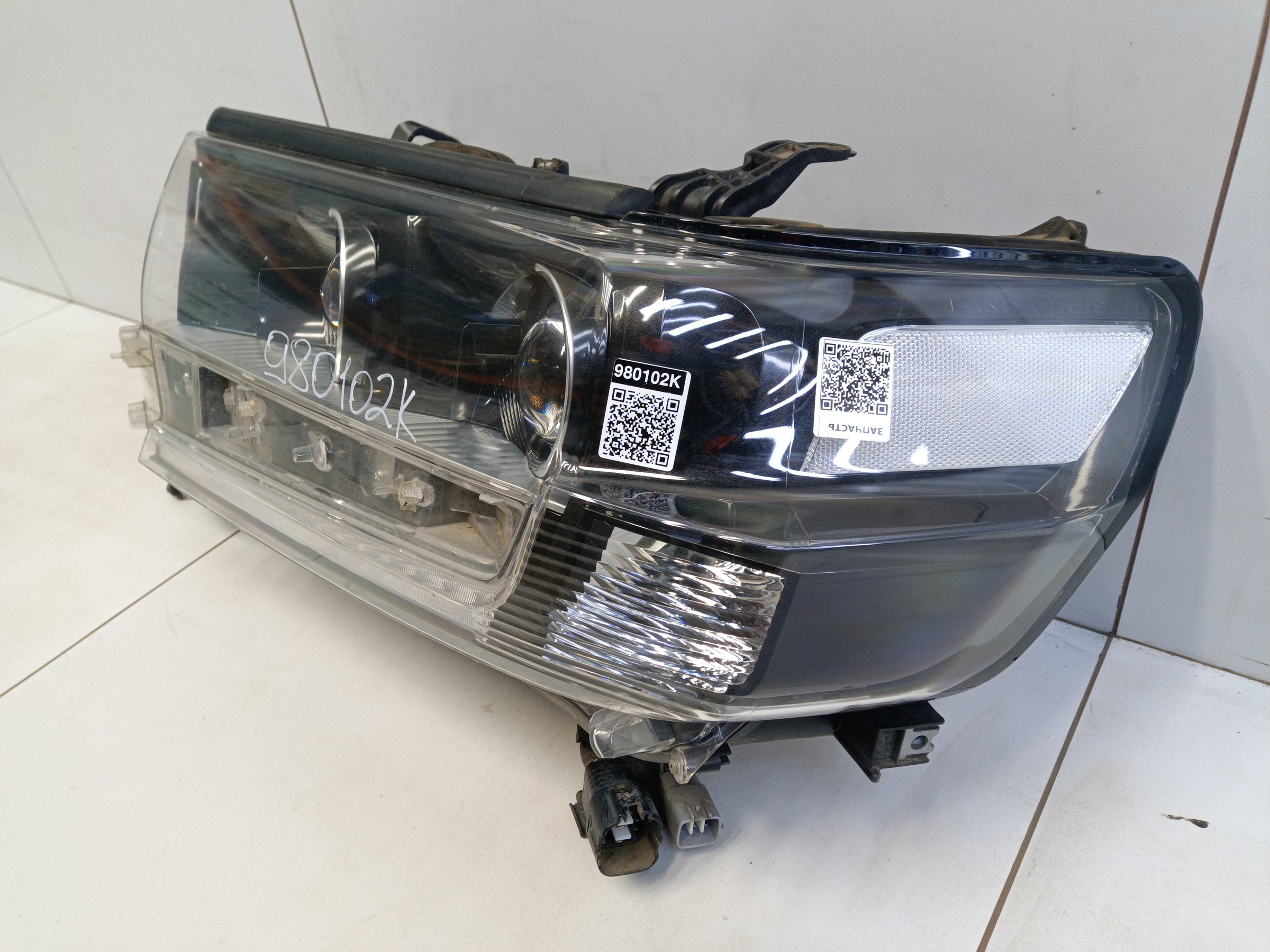 Фара передняя левая Toyota Land Cruiser 200 Restail 2 Executive black LED