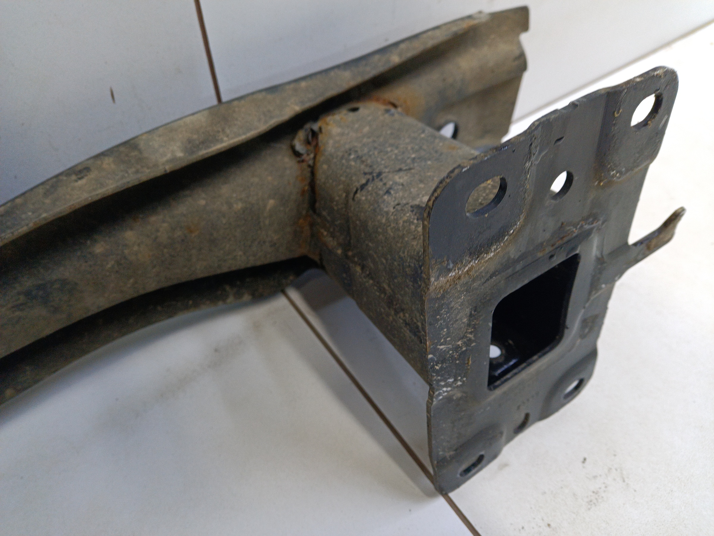 Усилитель заднего бампера Volkswagen Tiguan 2