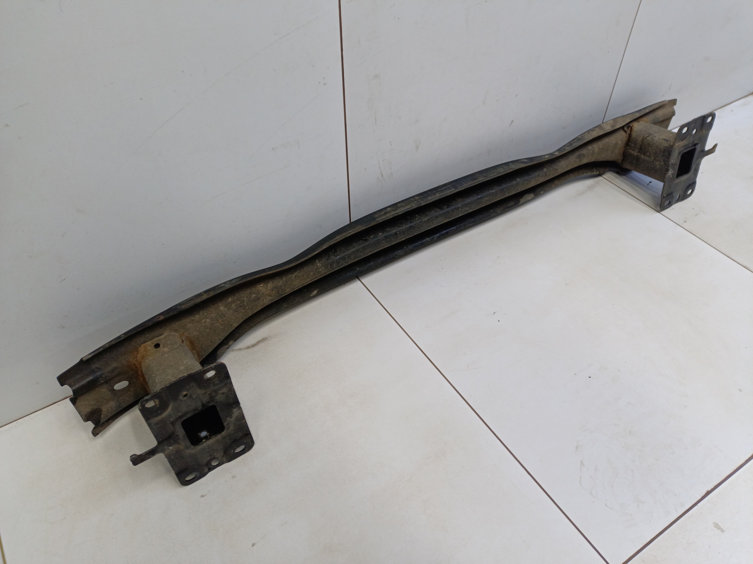 Усилитель заднего бампера Volkswagen Tiguan 2