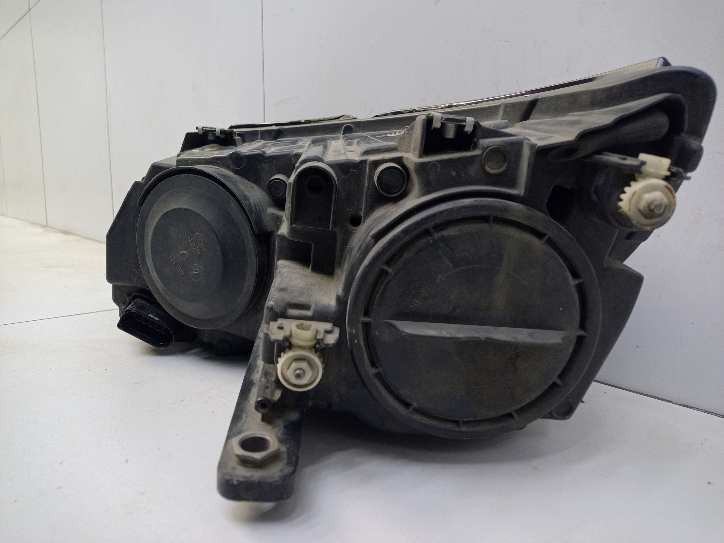 Фара передняя правая Volkswagen Tiguan 1 Restail галоген