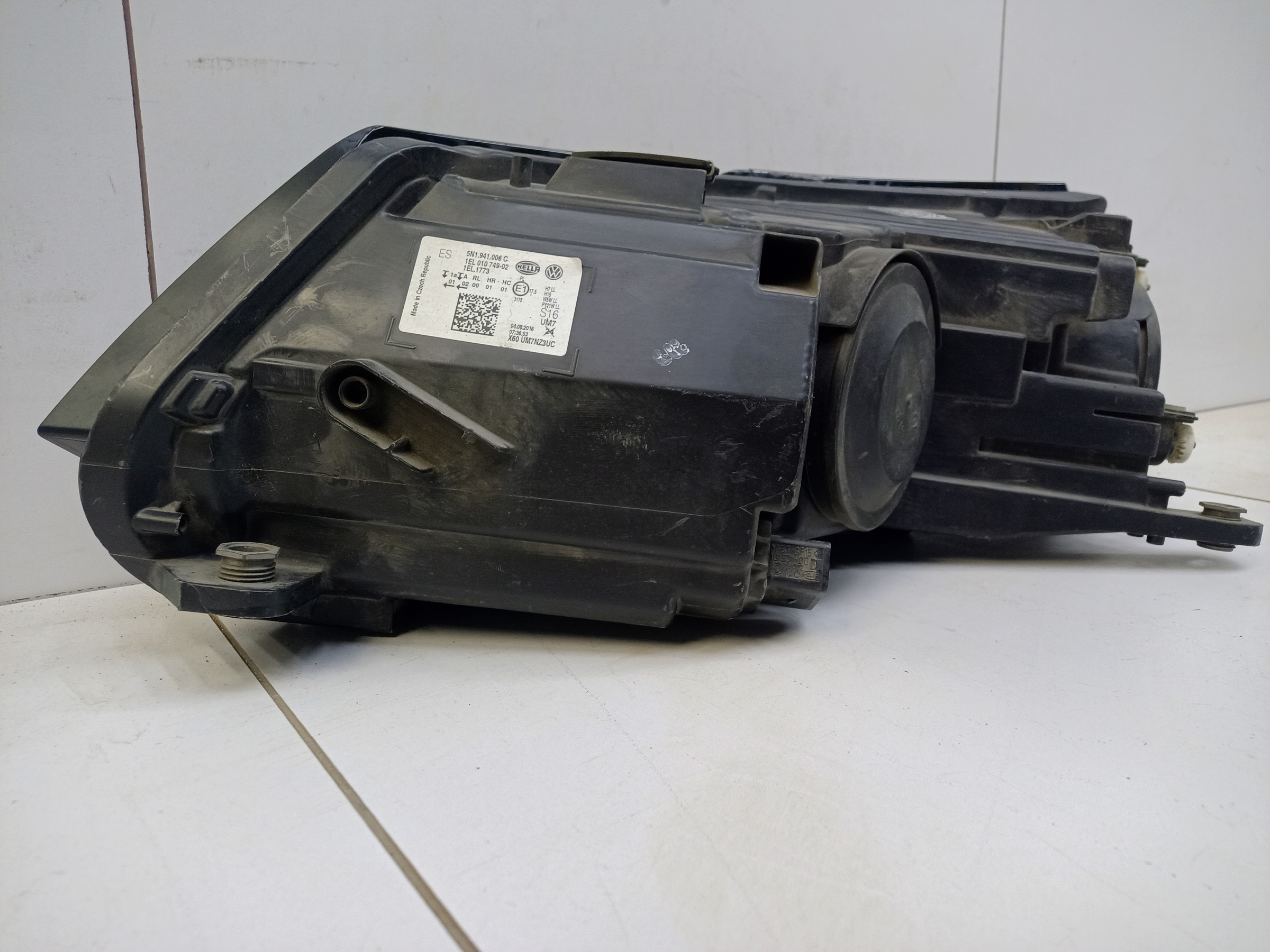 Фара передняя правая Volkswagen Tiguan 1 Restail галоген